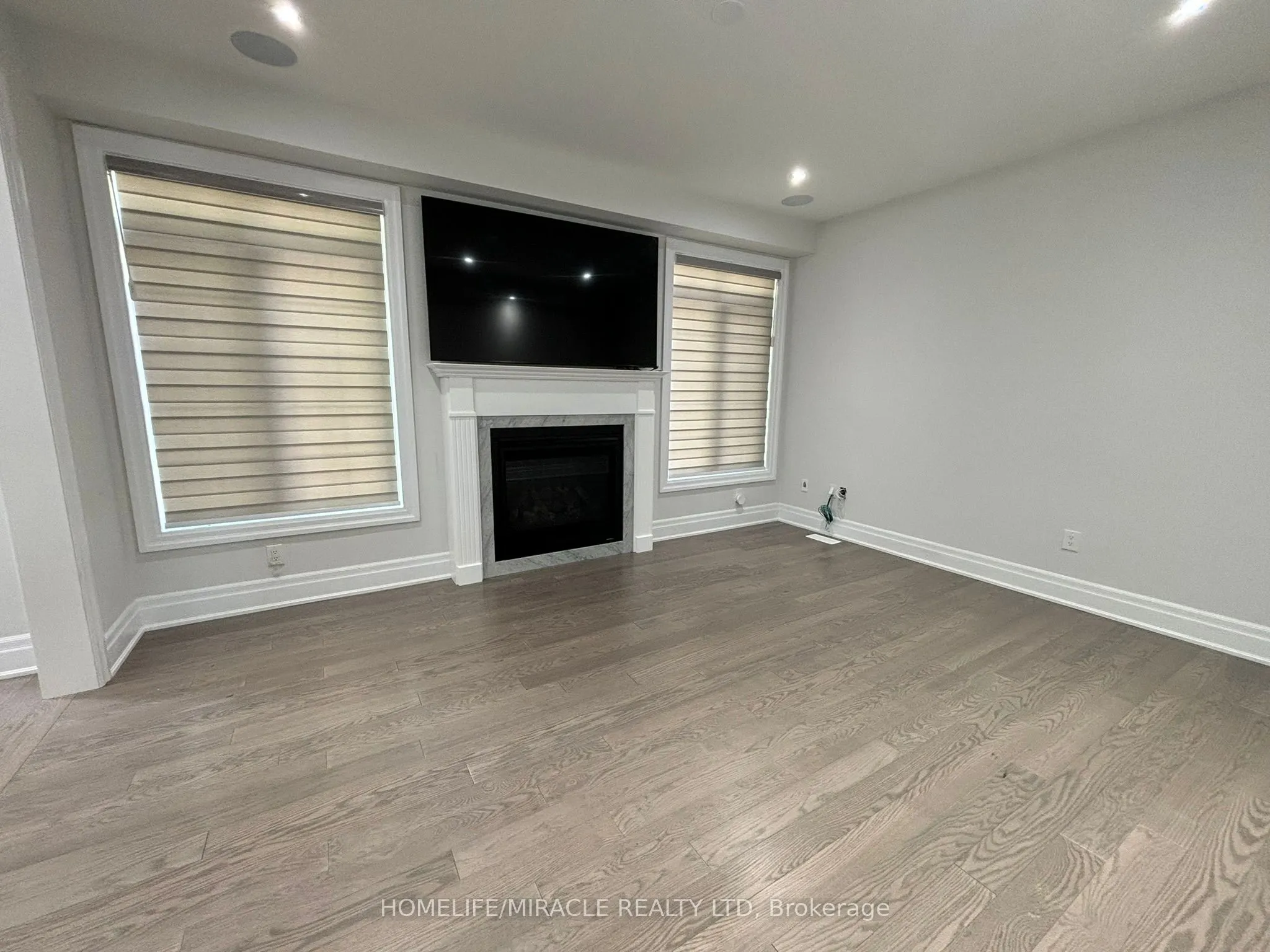 17 Rosewell Crescent