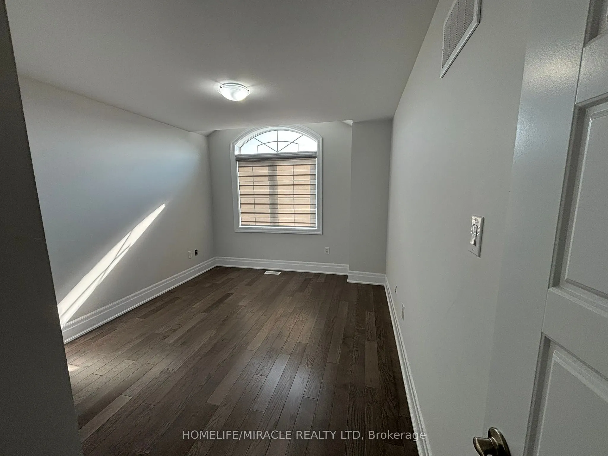 17 Rosewell Crescent