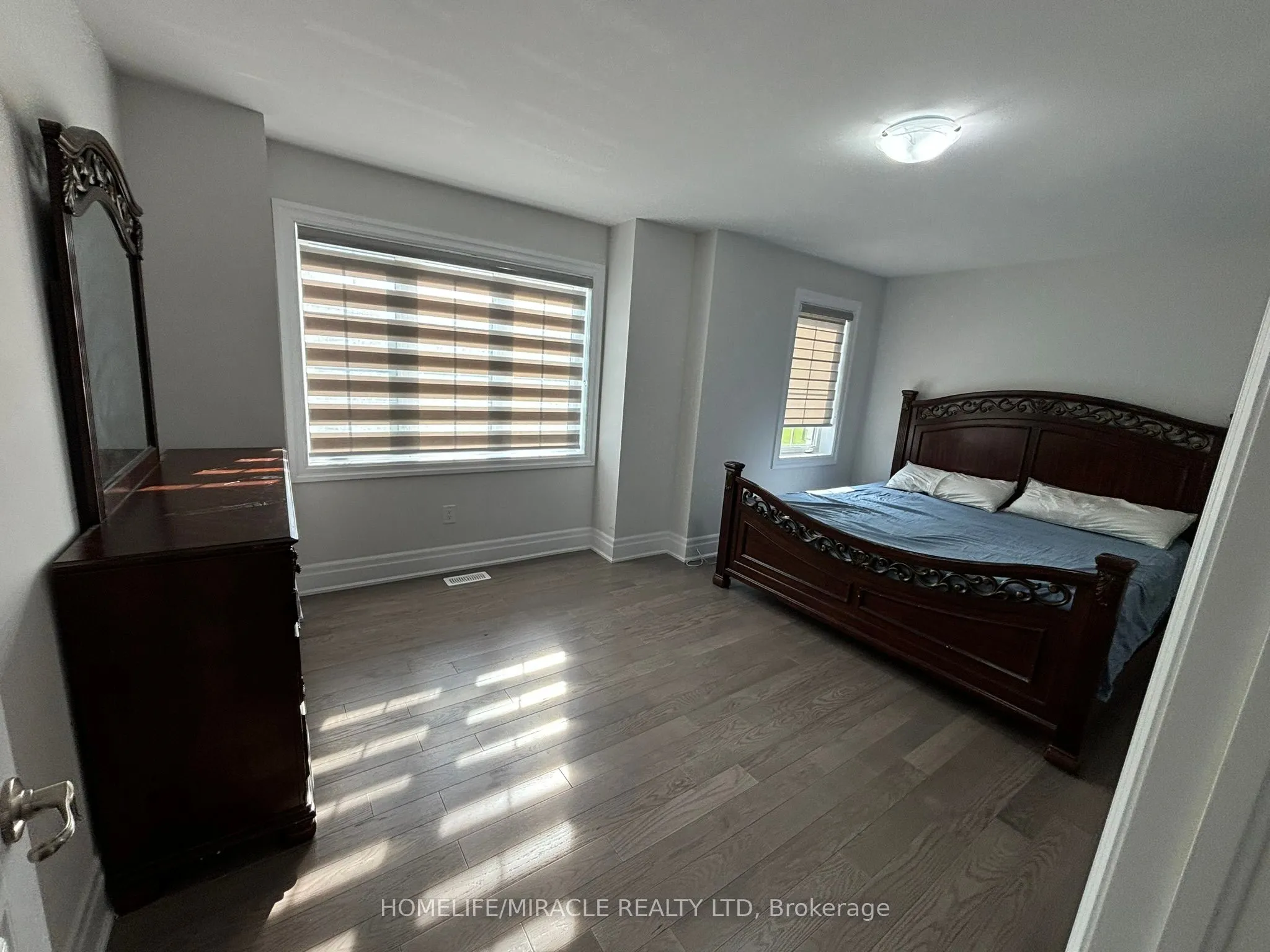 17 Rosewell Crescent