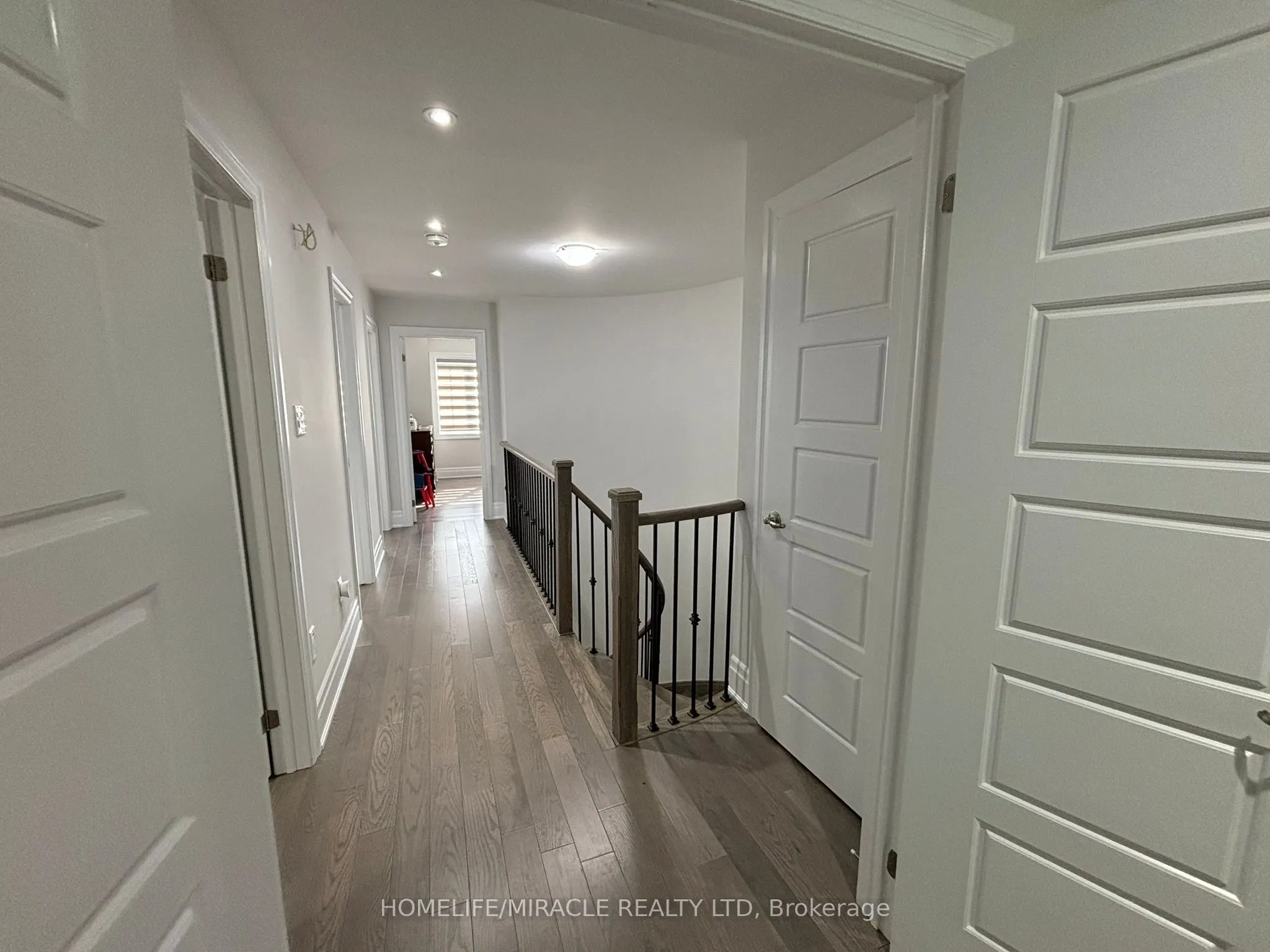17 Rosewell Crescent