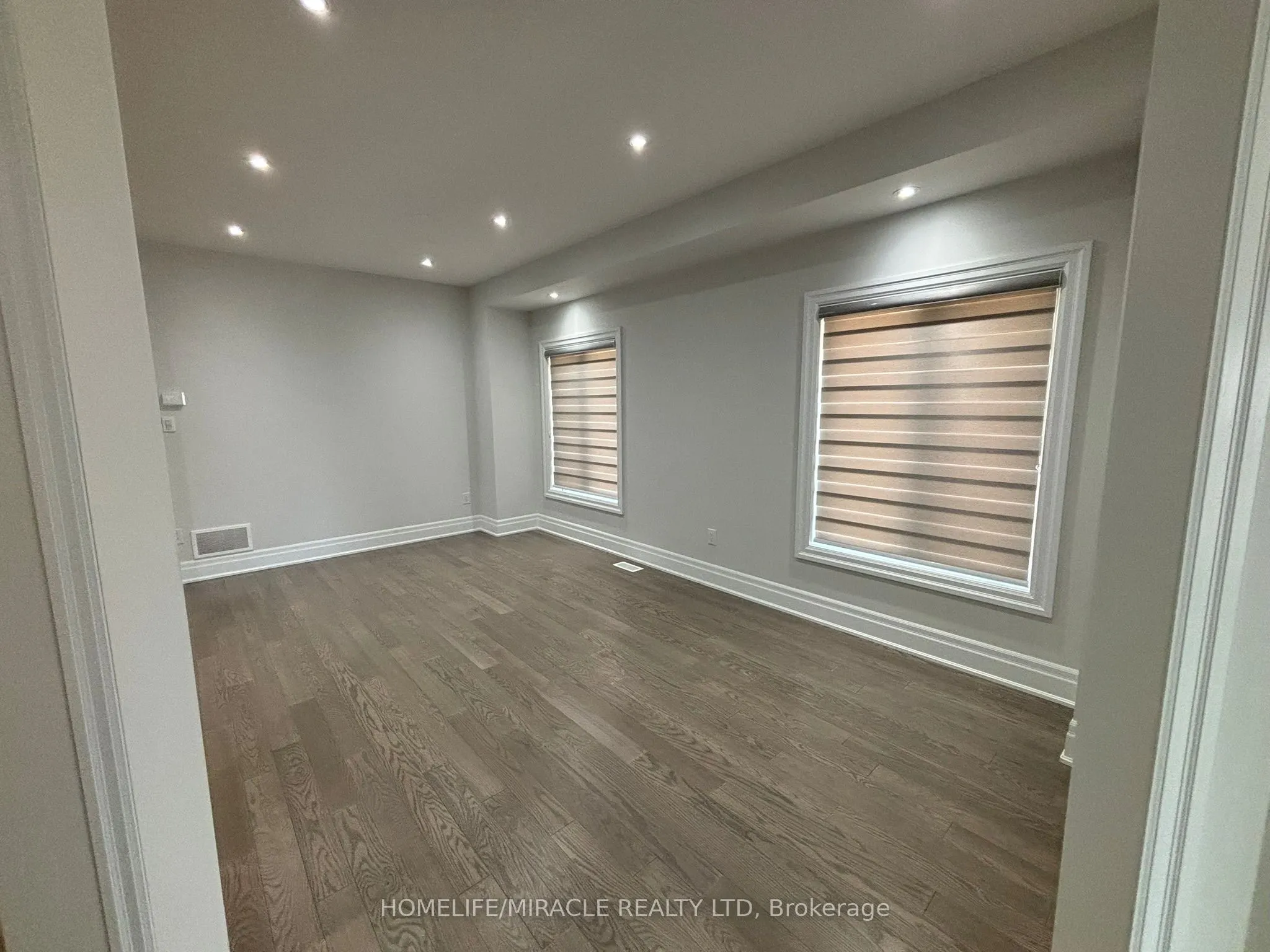 17 Rosewell Crescent