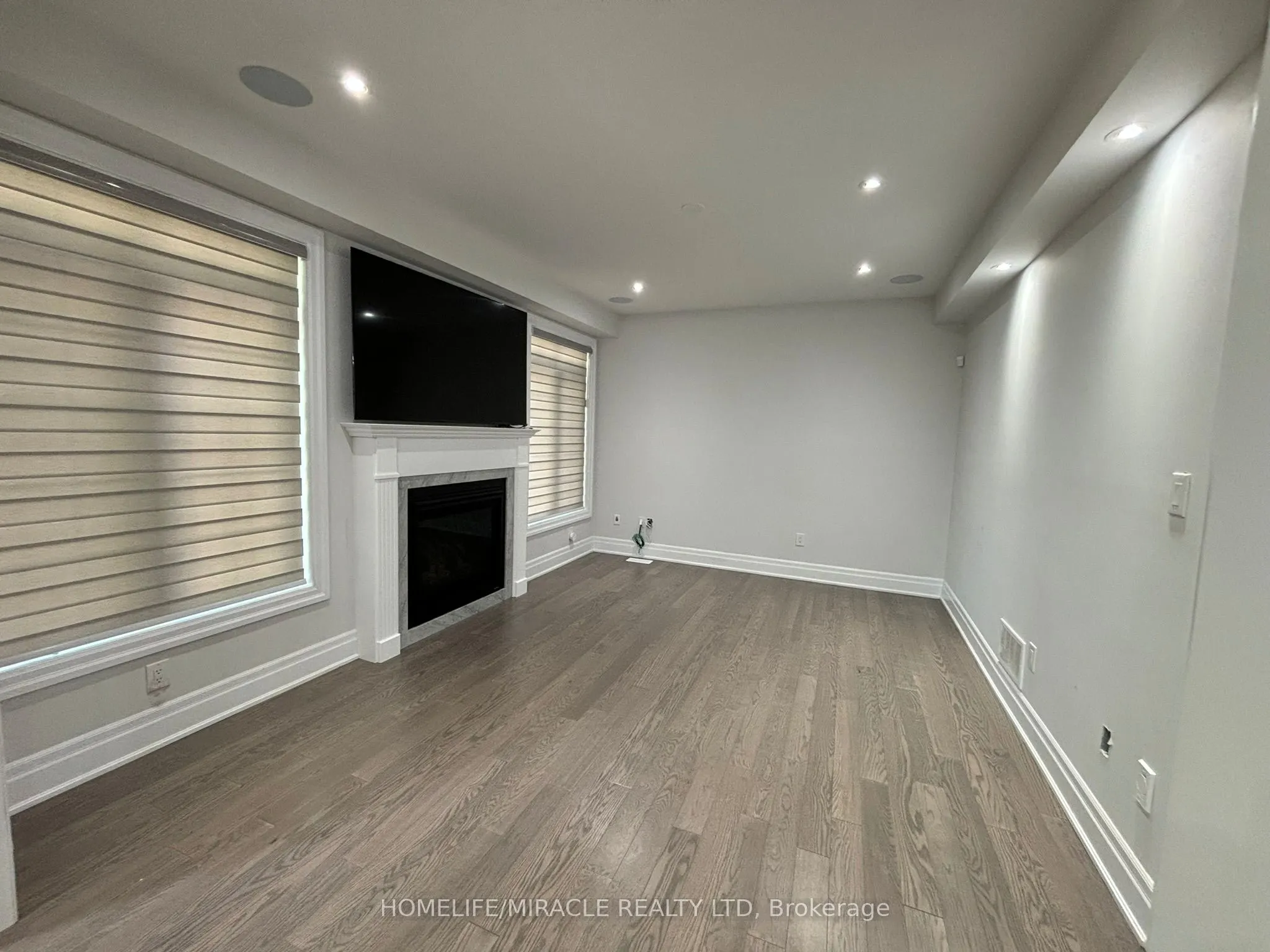 17 Rosewell Crescent