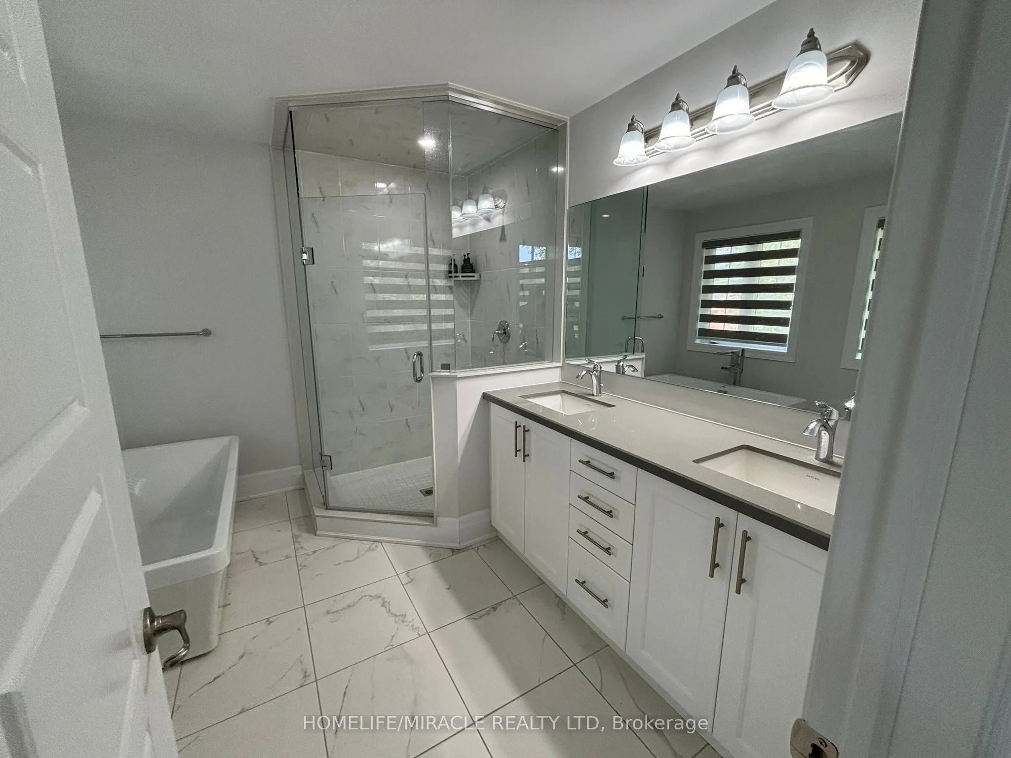 17 Rosewell Crescent