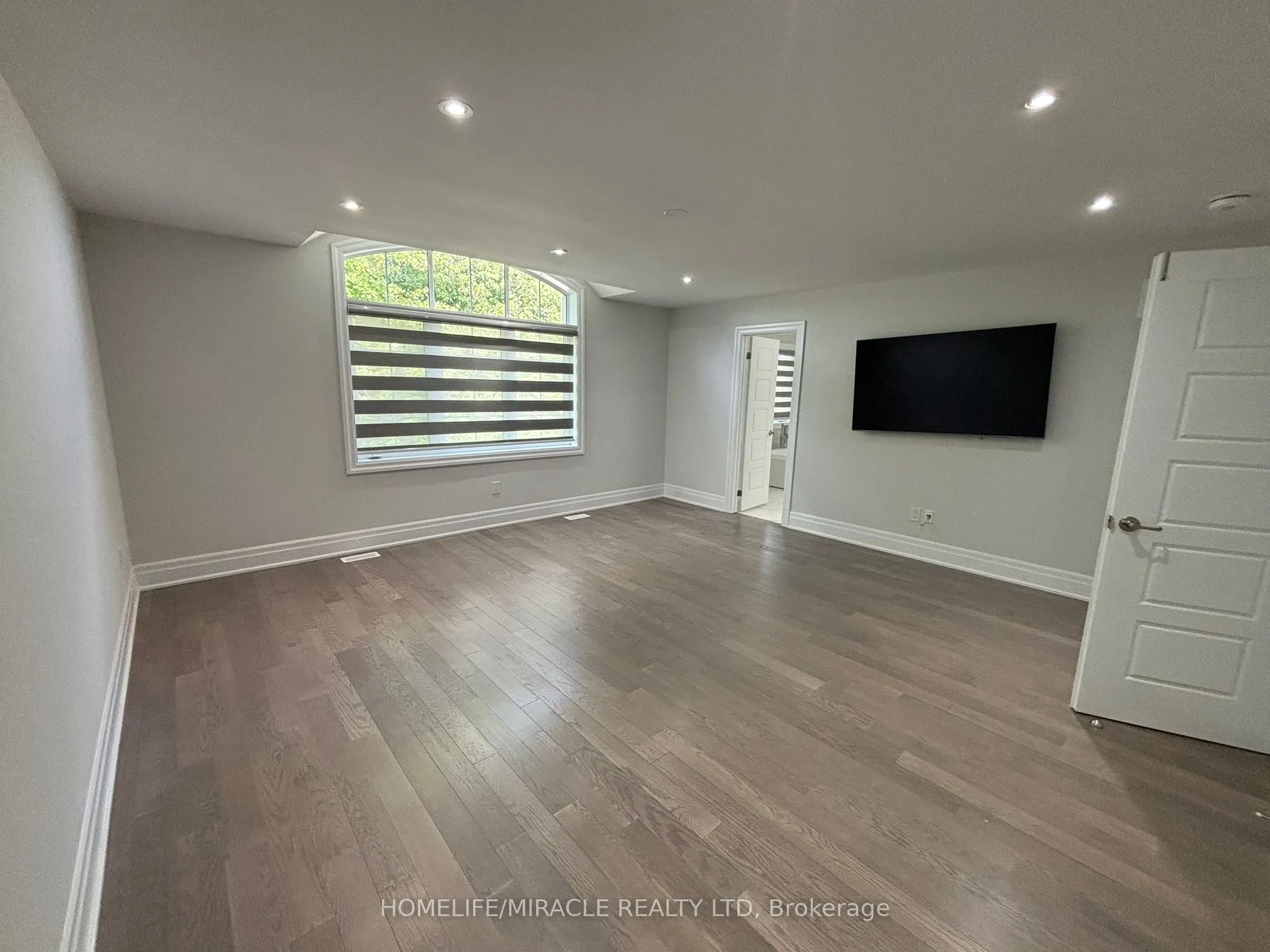 17 Rosewell Crescent