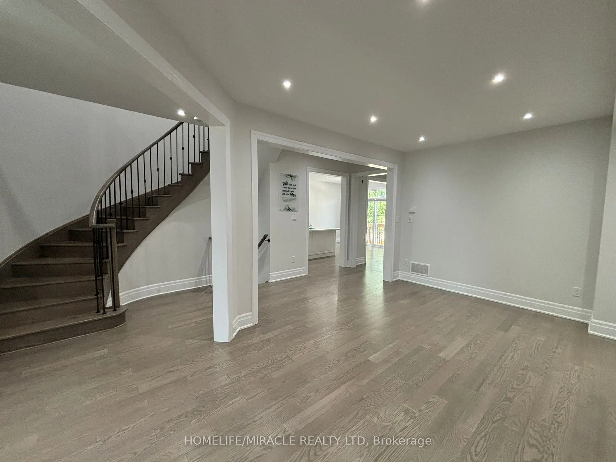 17 Rosewell Crescent