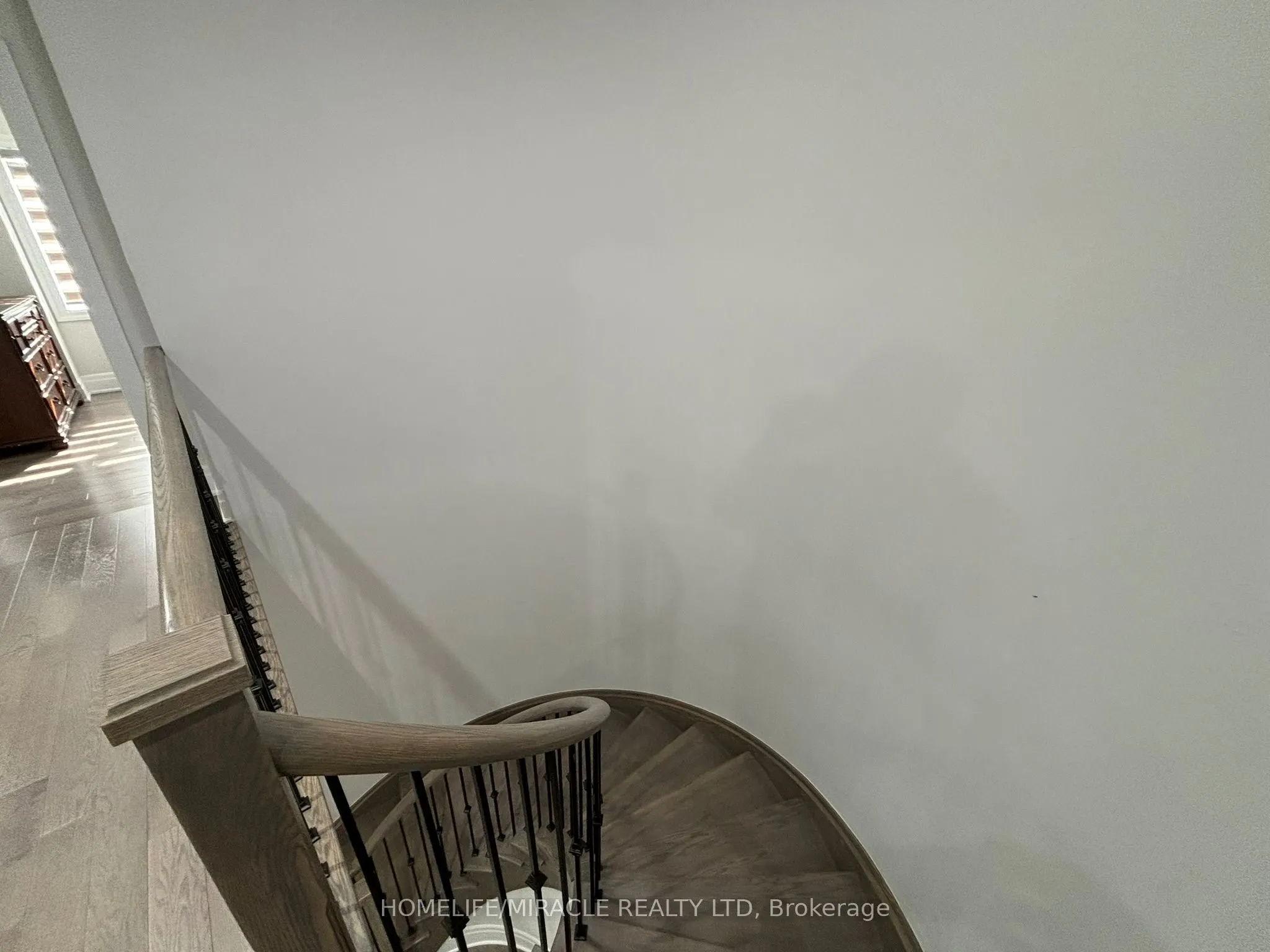 17 Rosewell Crescent