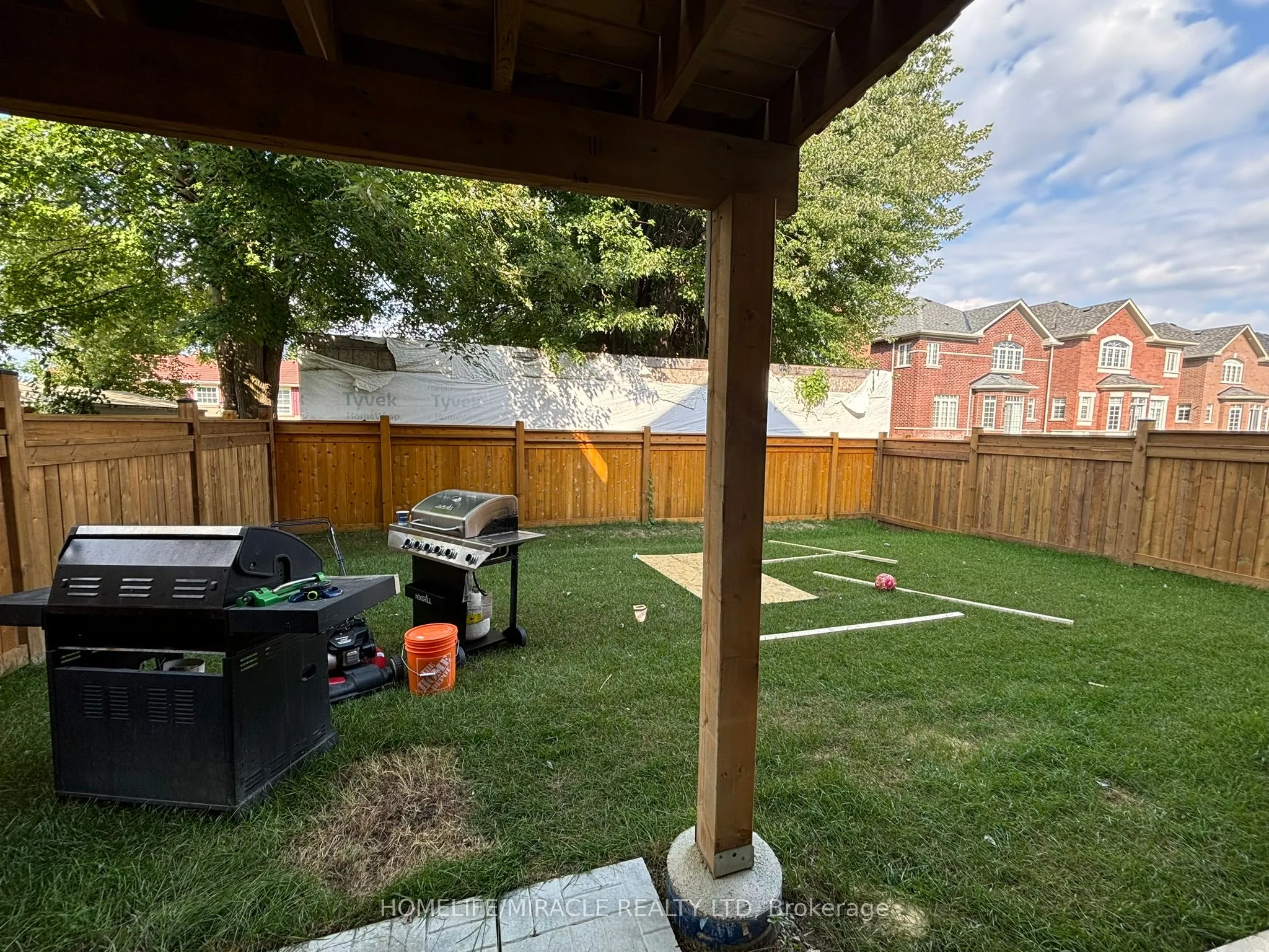 17 Rosewell Crescent