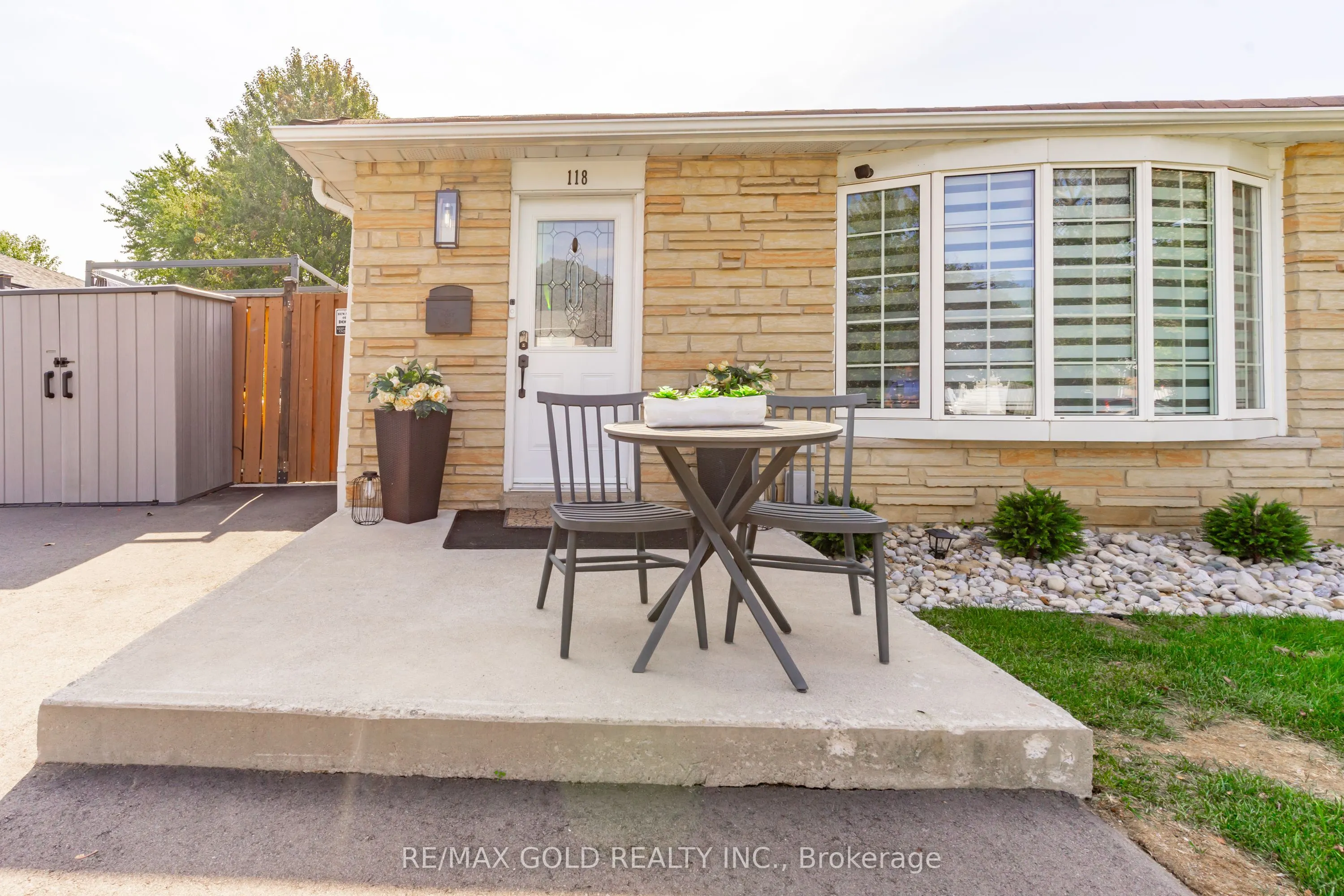 118 Fallingdale Crescent