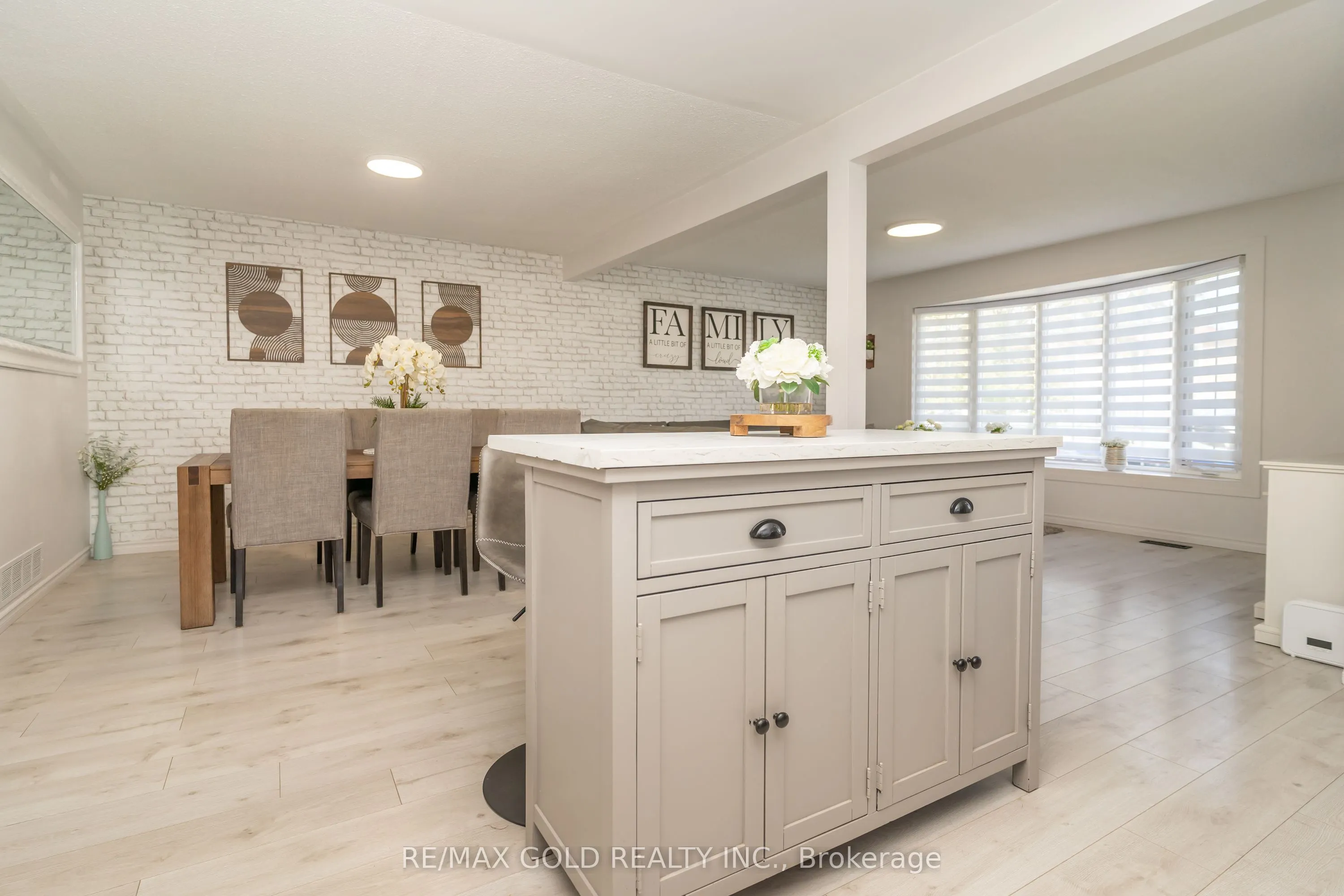 118 Fallingdale Crescent
