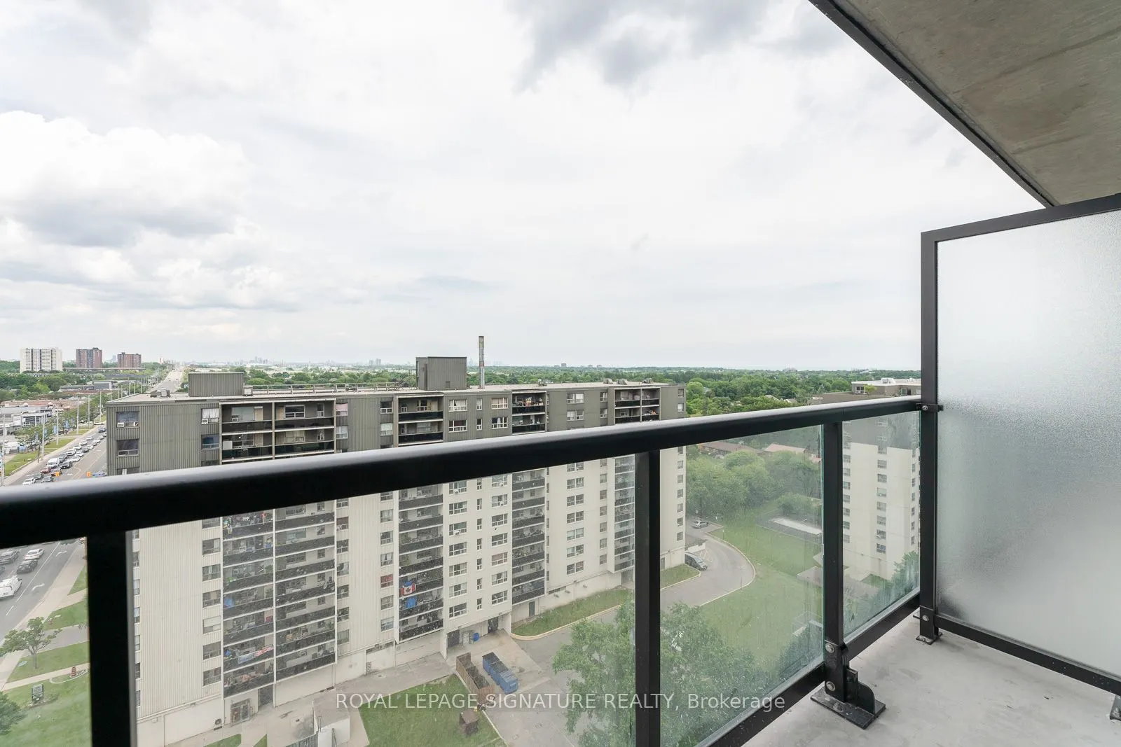 86 Dundas Street E, #1204