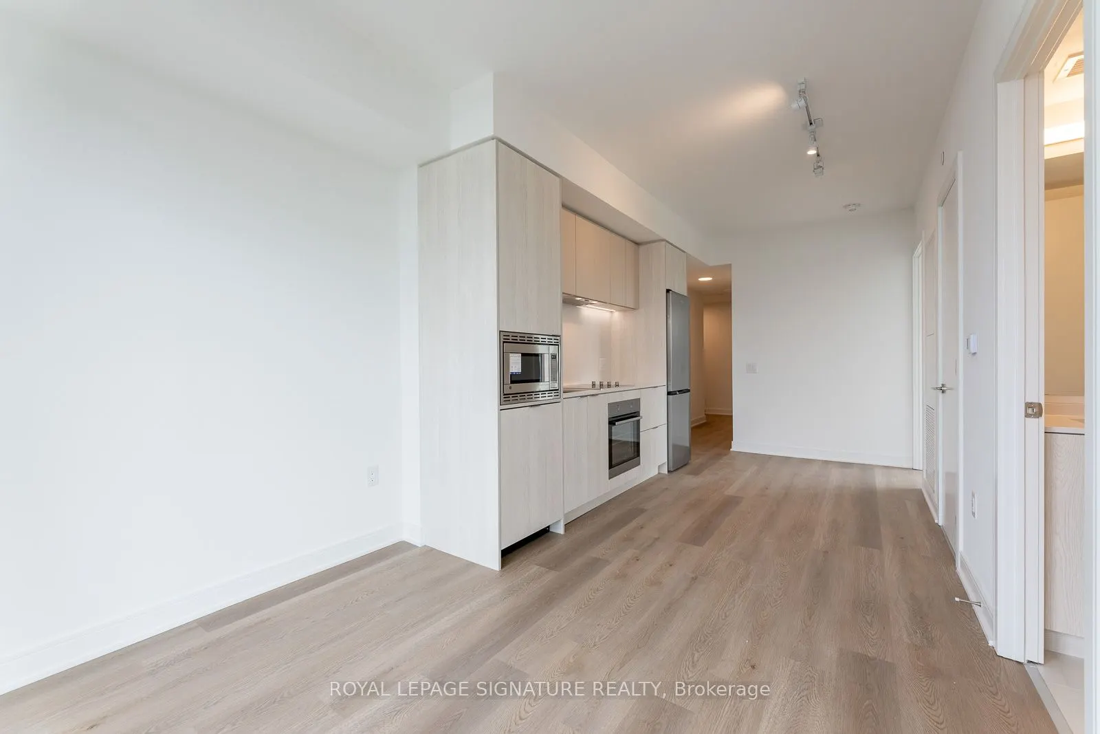86 Dundas Street E, #1204