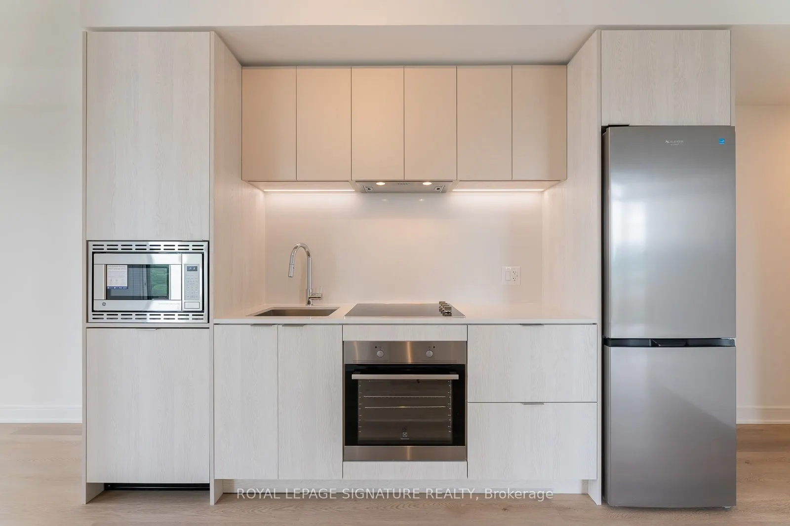 86 Dundas Street E, #1204