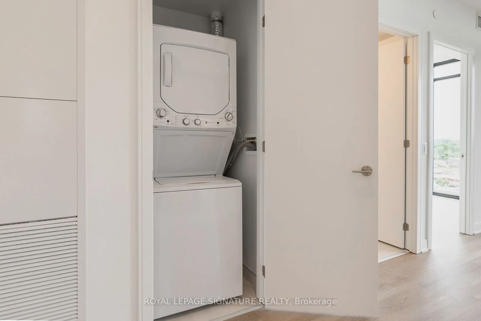 86 Dundas Street E, #1204