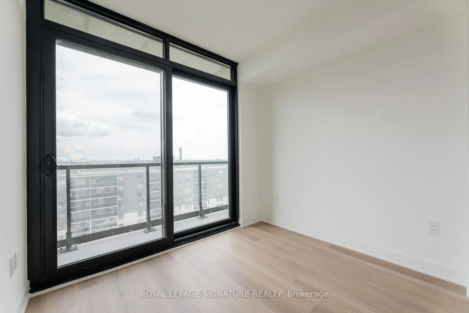 86 Dundas Street E, #1204