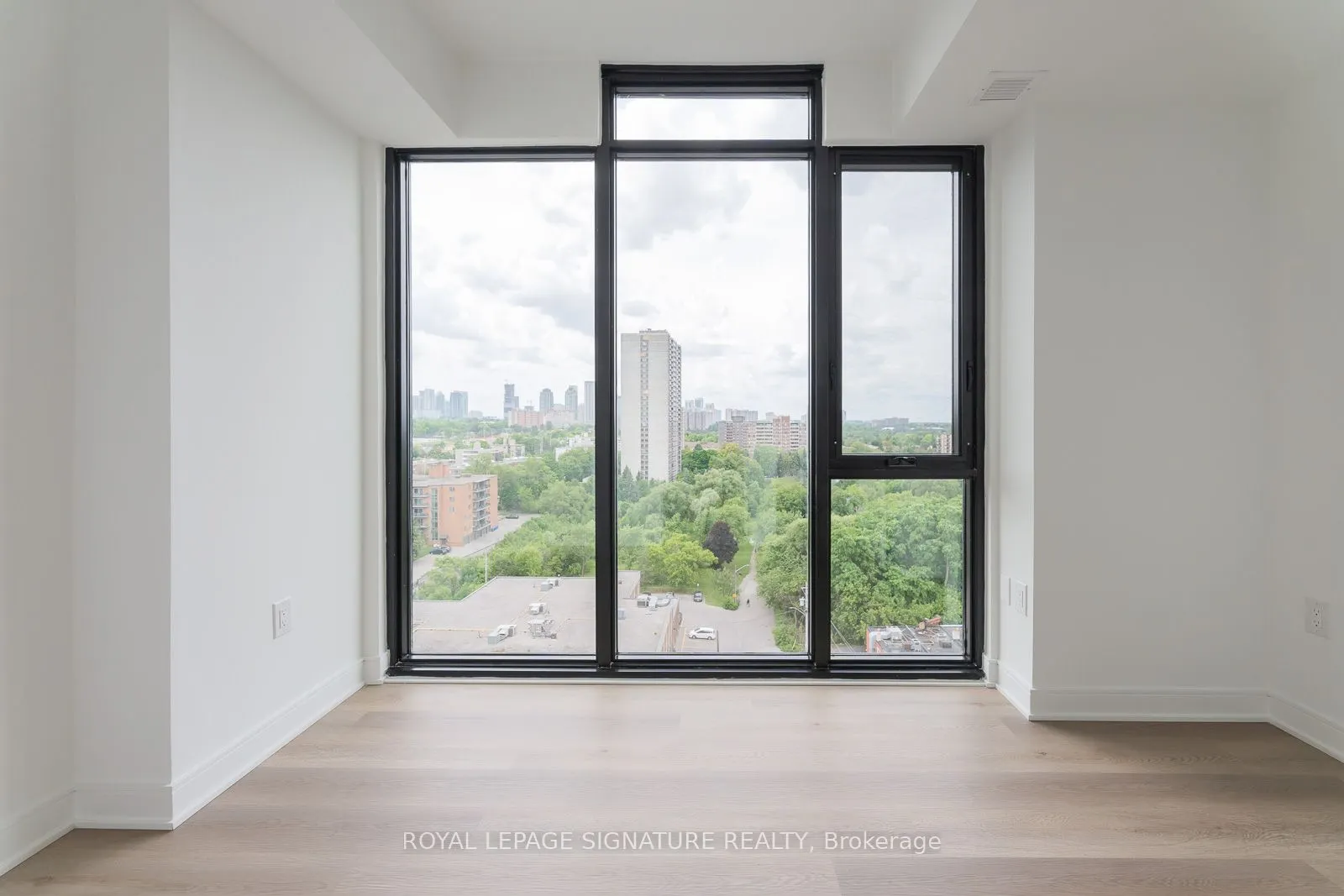 86 Dundas Street E, #1204