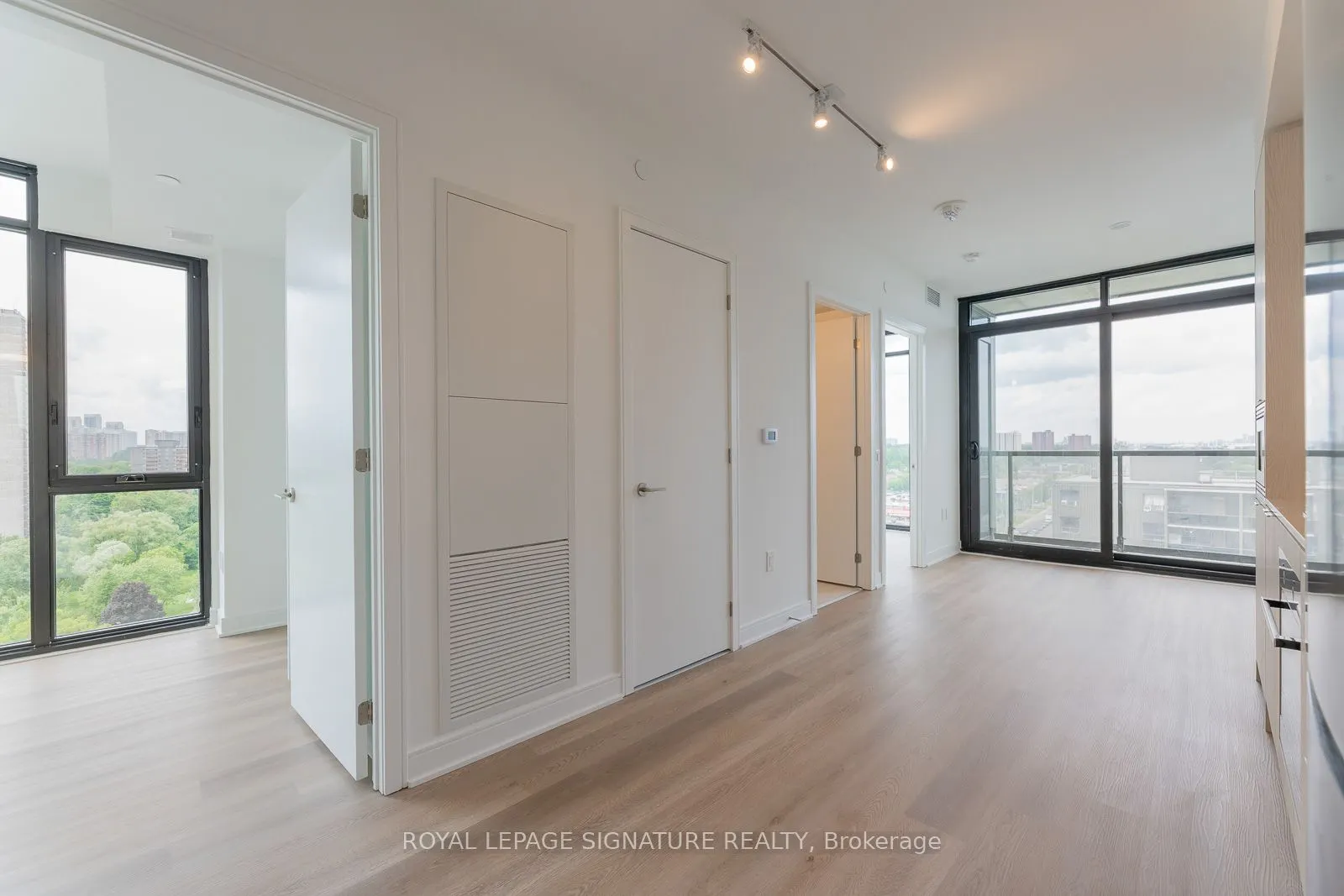 86 Dundas Street E, #1204