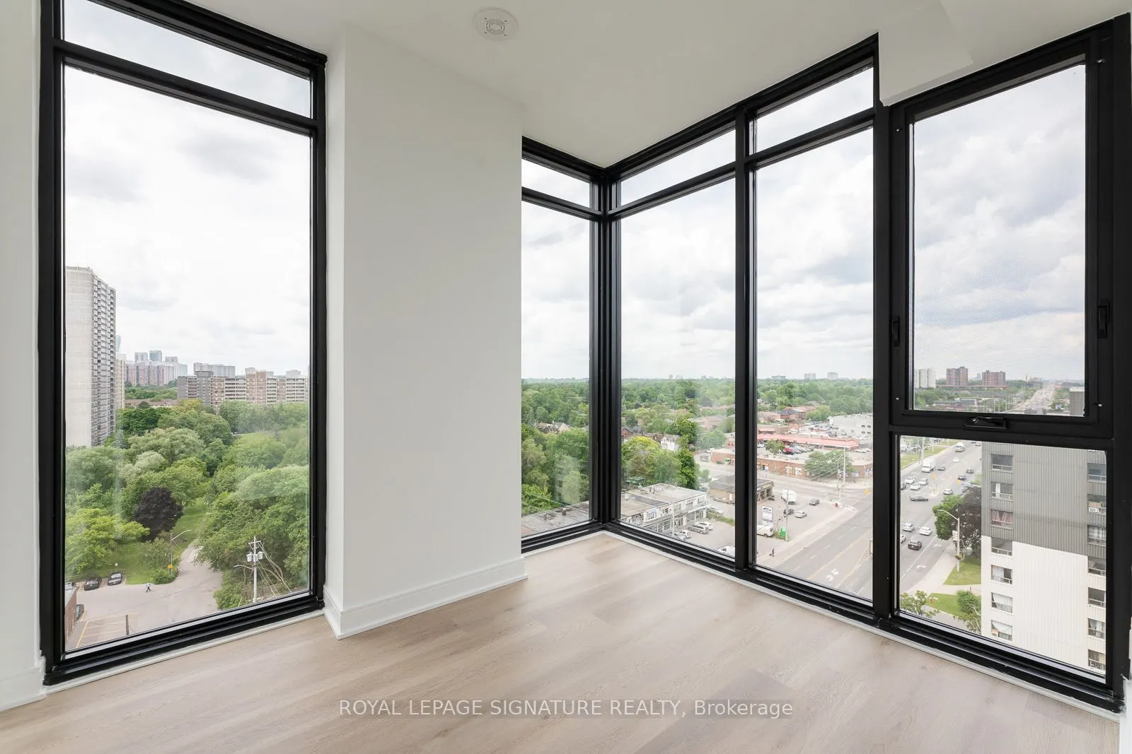 86 Dundas Street E, #1204