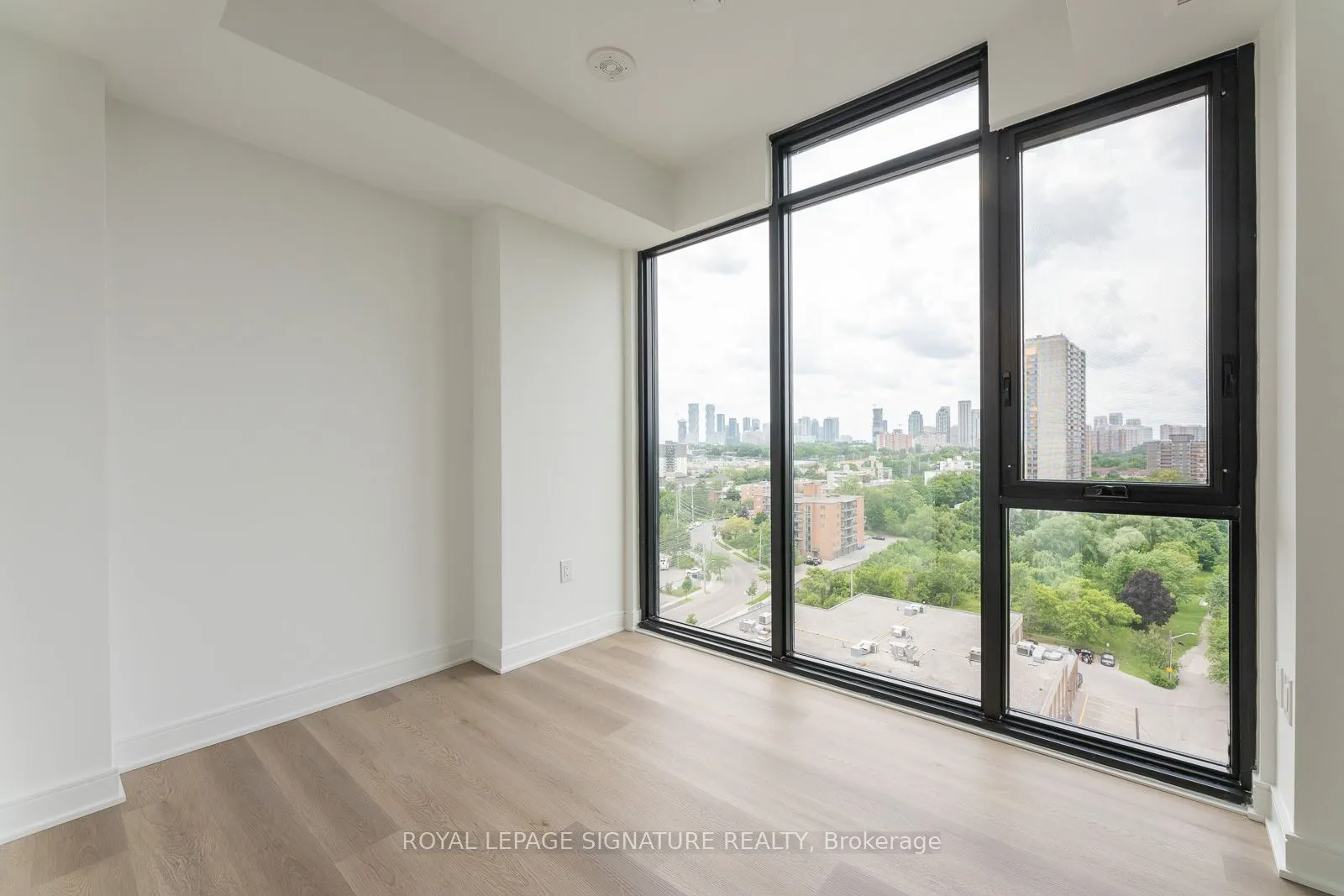 86 Dundas Street E, #1204