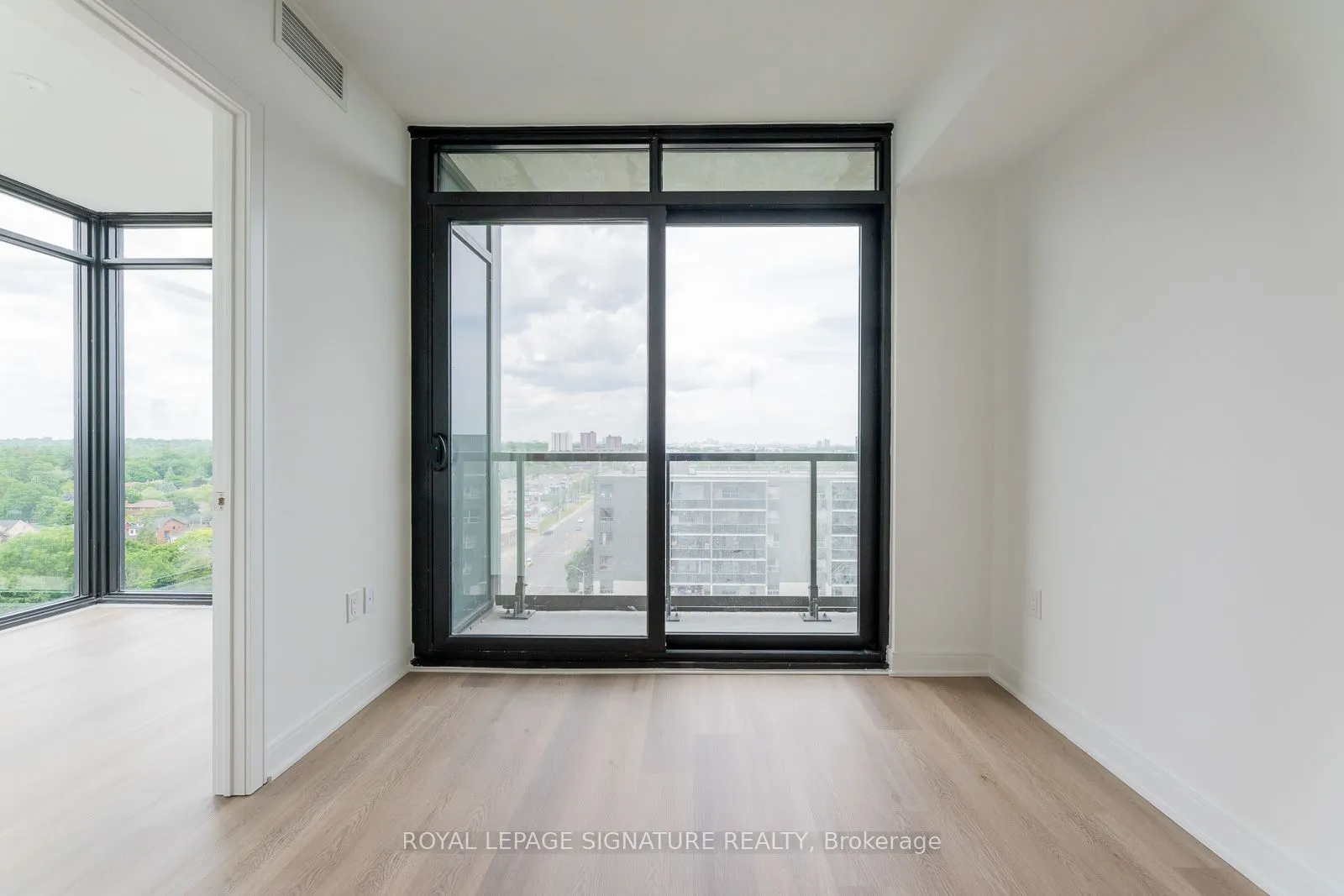86 Dundas Street E, #1204