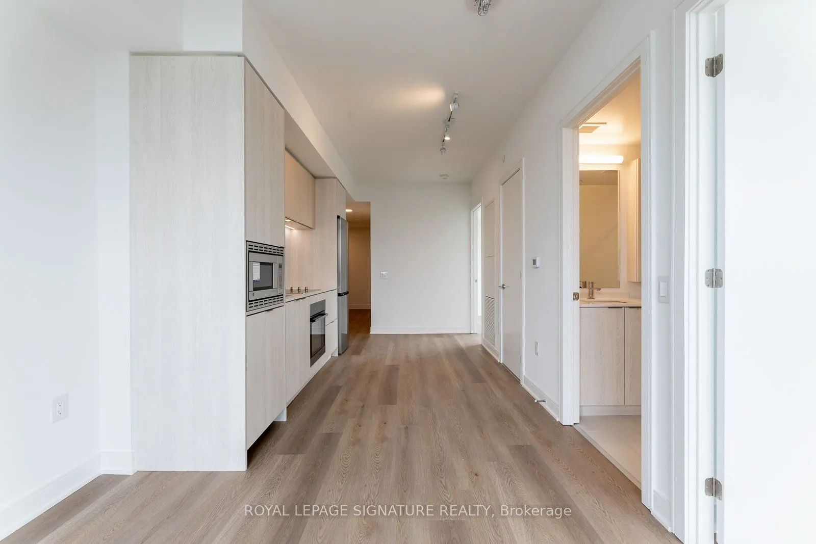 86 Dundas Street E, #1204