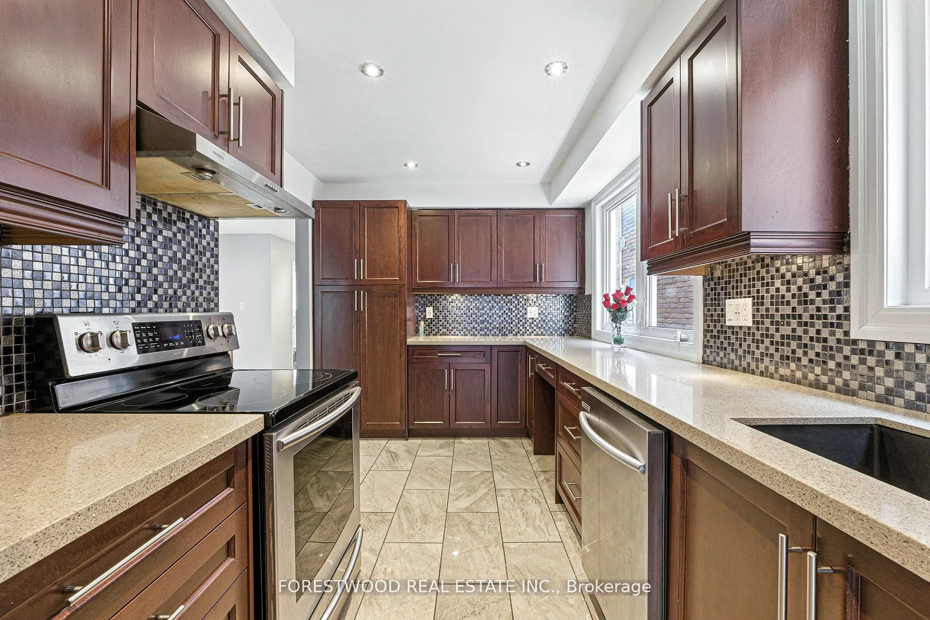 1619 Dewberry Crescent