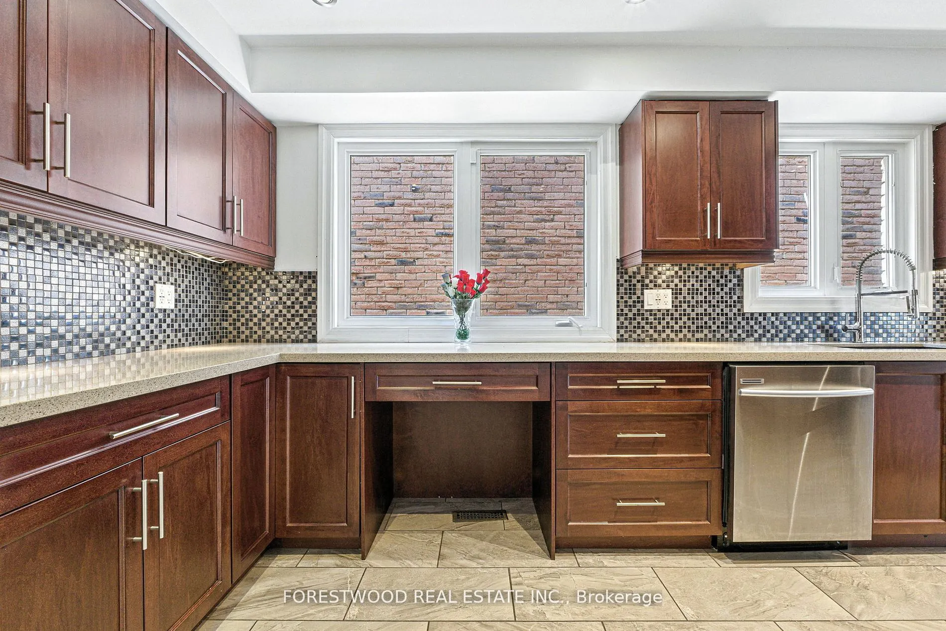 1619 Dewberry Crescent