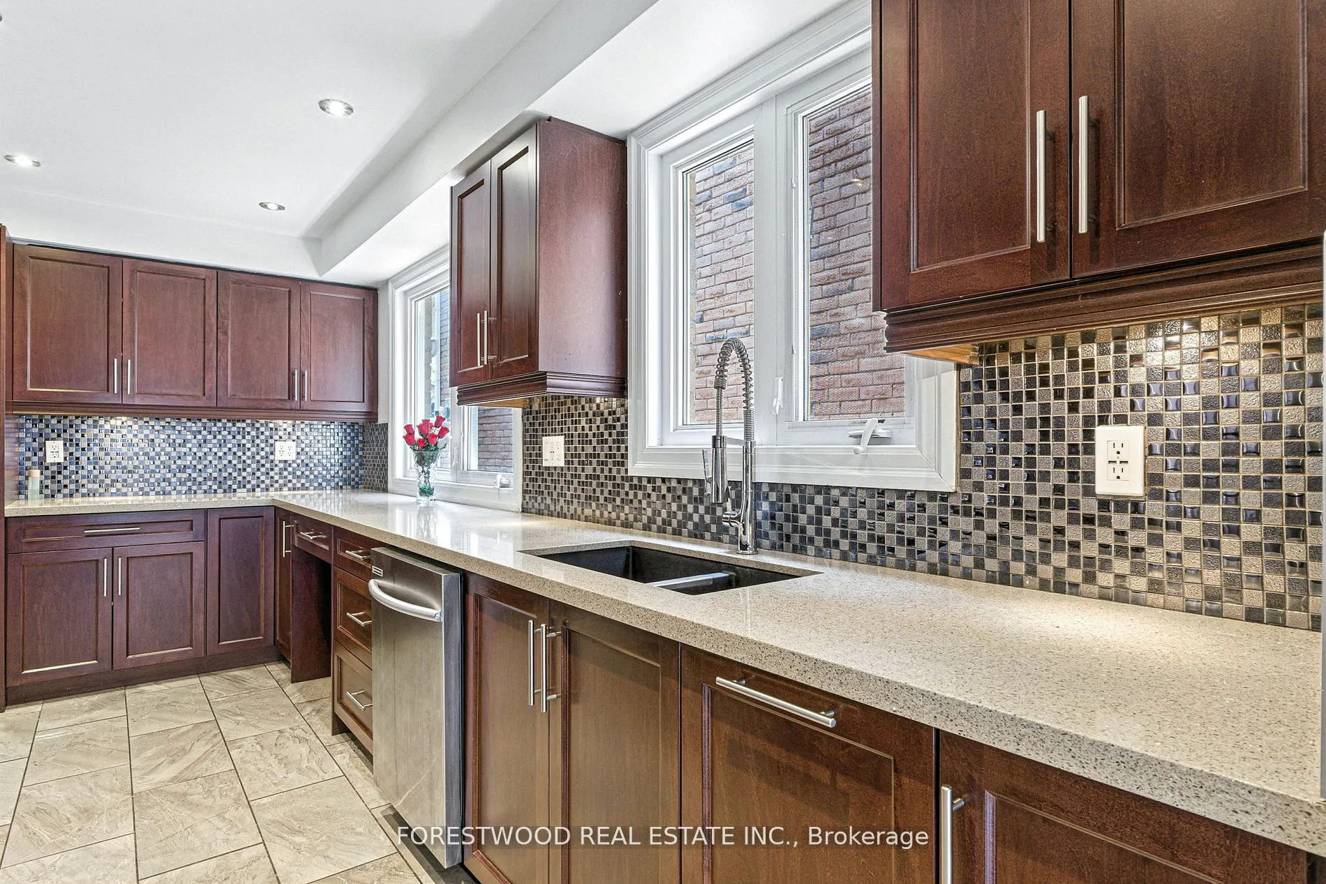 1619 Dewberry Crescent