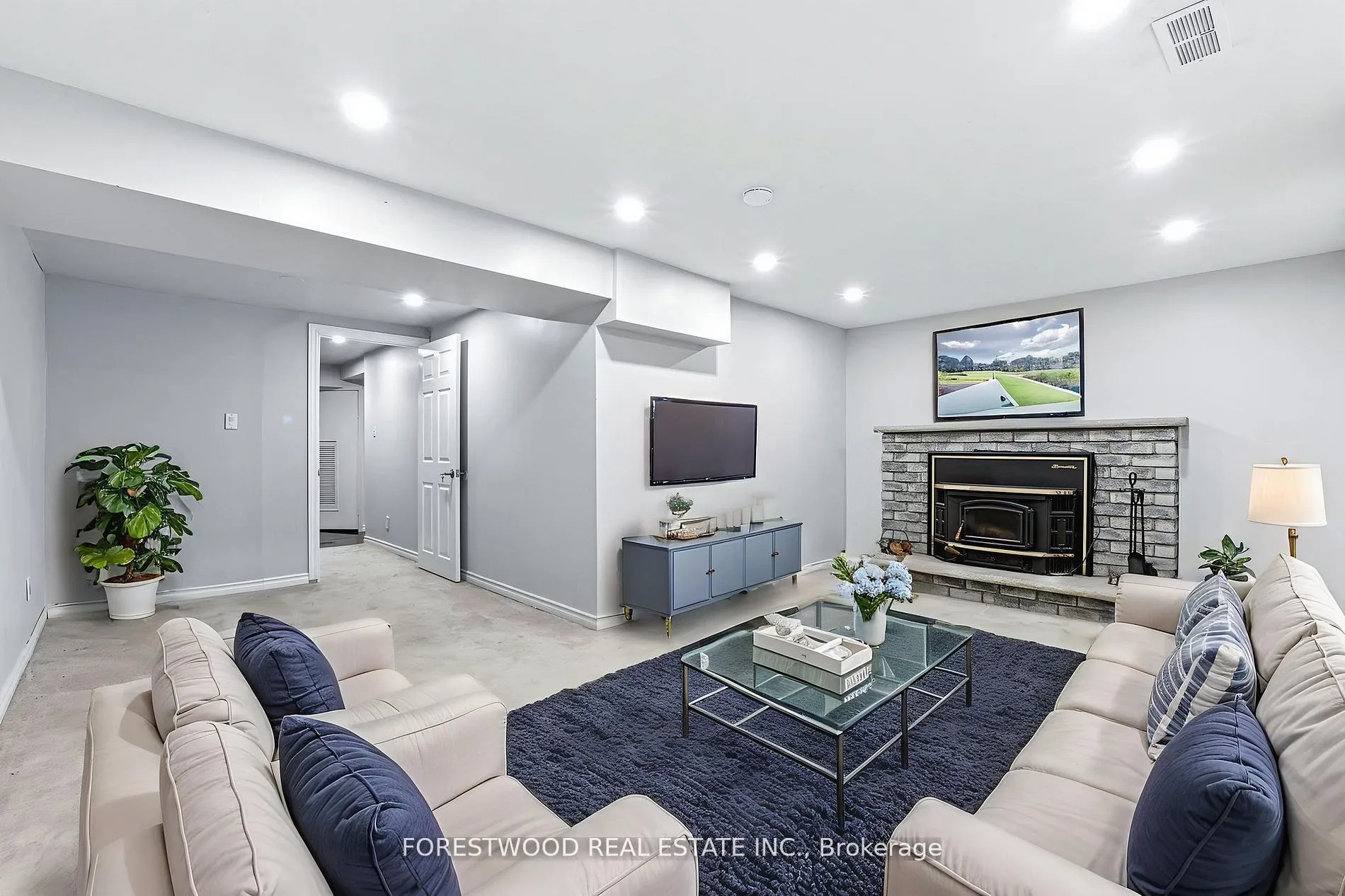 1619 Dewberry Crescent