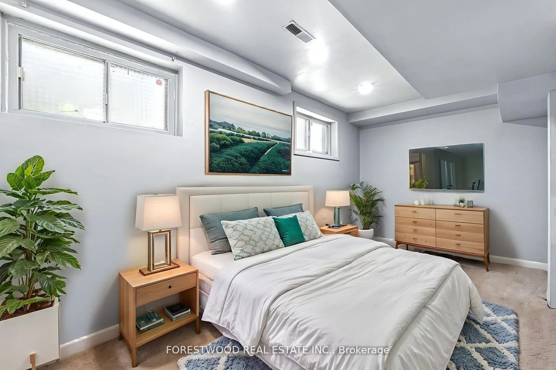 1619 Dewberry Crescent