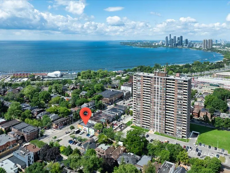 1640 Queen Street W