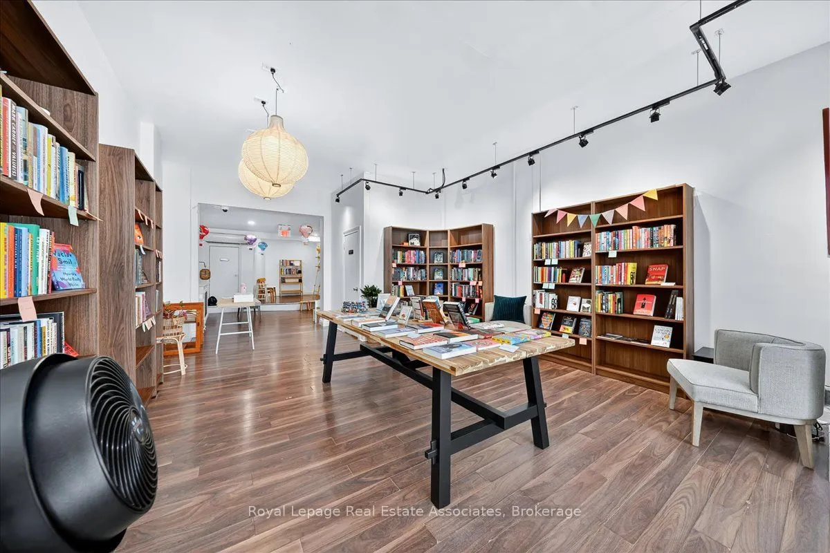 1640 Queen Street W