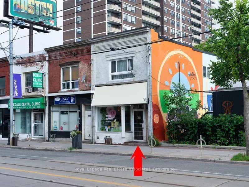 1640 Queen Street W