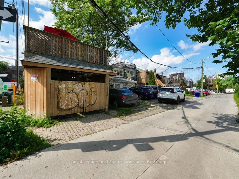 1640 Queen Street W