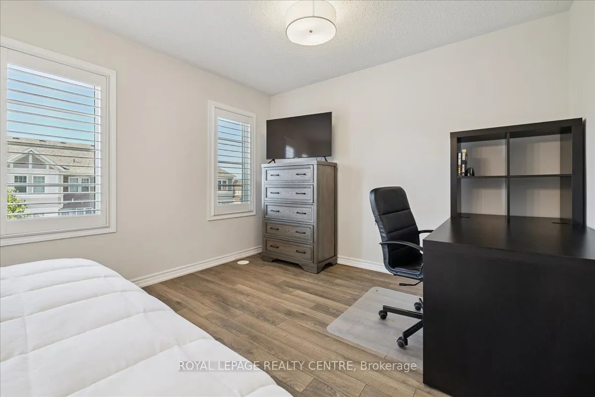 3087 Mistletoe Gardens