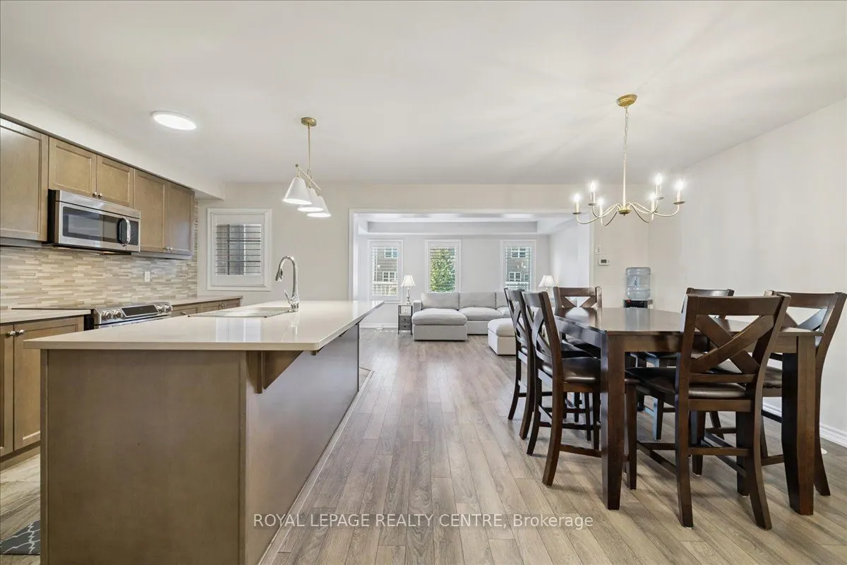 3087 Mistletoe Gardens