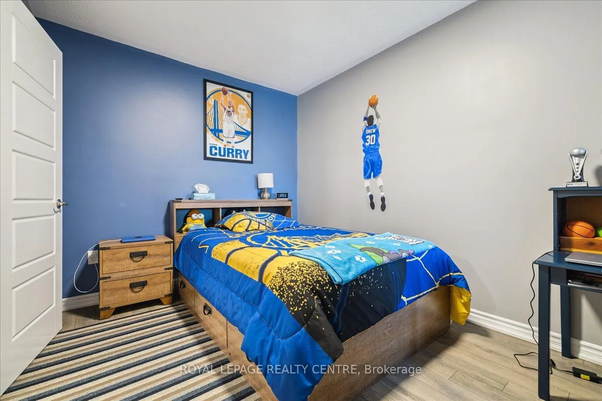 3087 Mistletoe Gardens