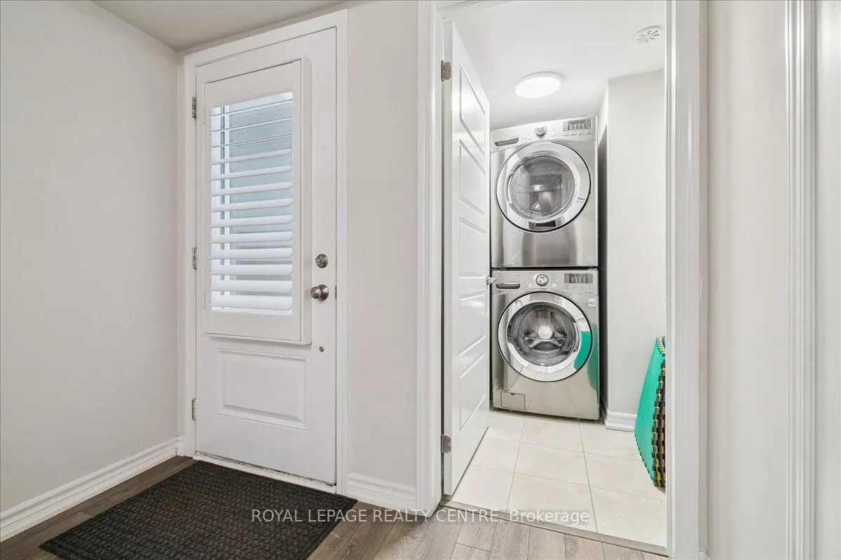 3087 Mistletoe Gardens