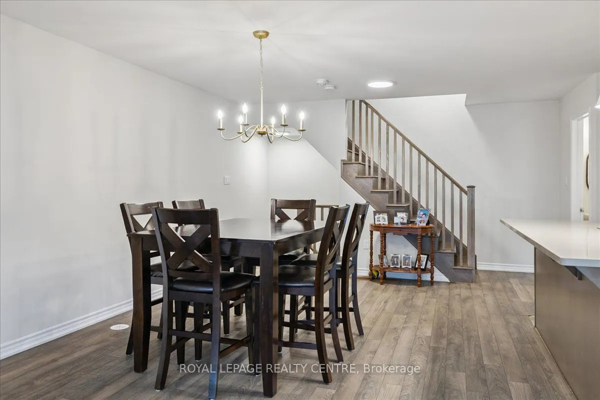 3087 Mistletoe Gardens