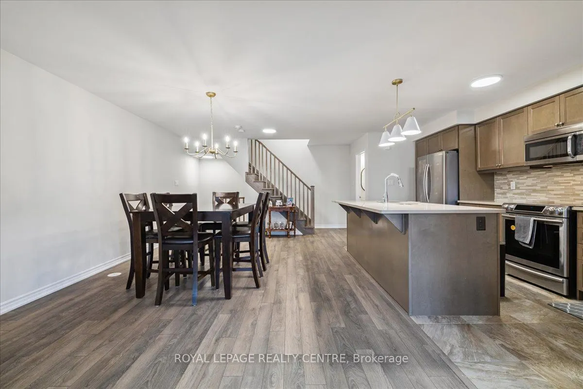 3087 Mistletoe Gardens