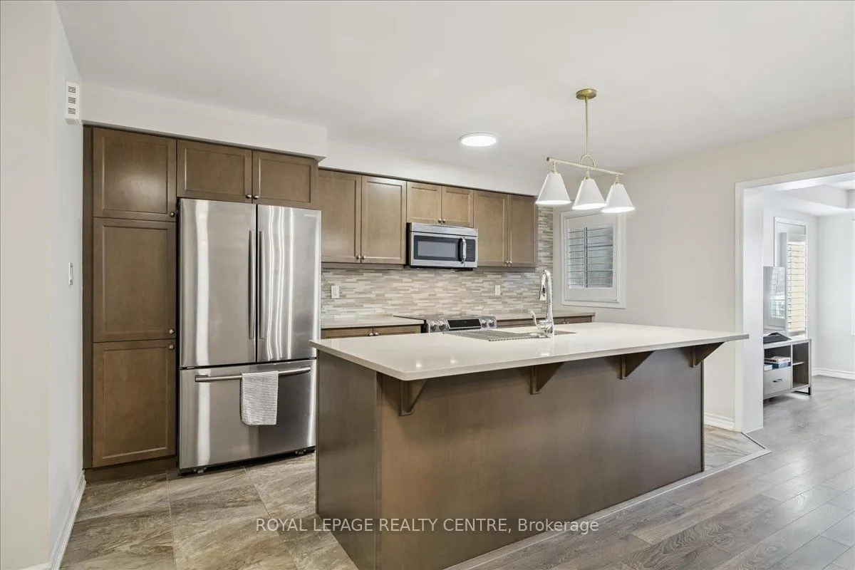 3087 Mistletoe Gardens