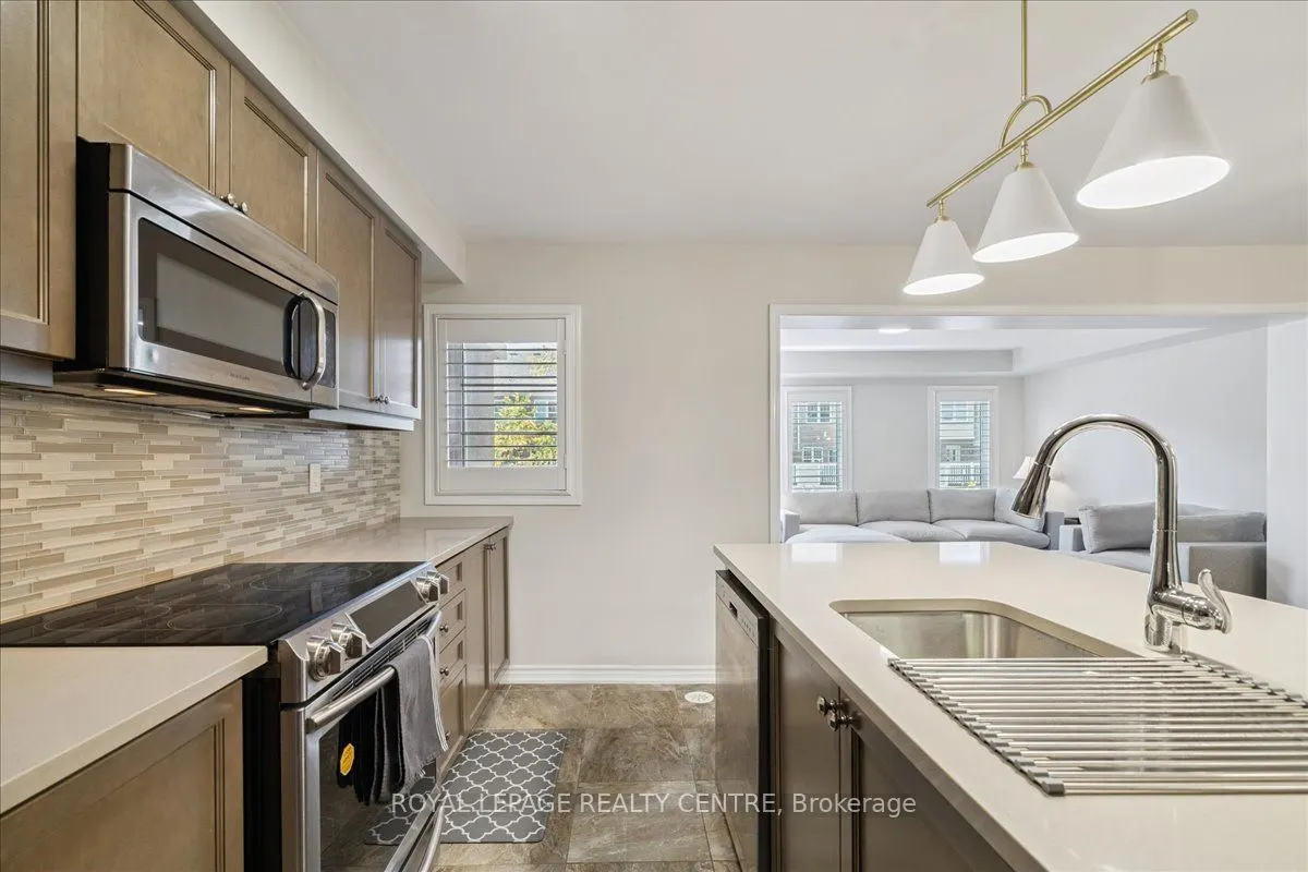 3087 Mistletoe Gardens