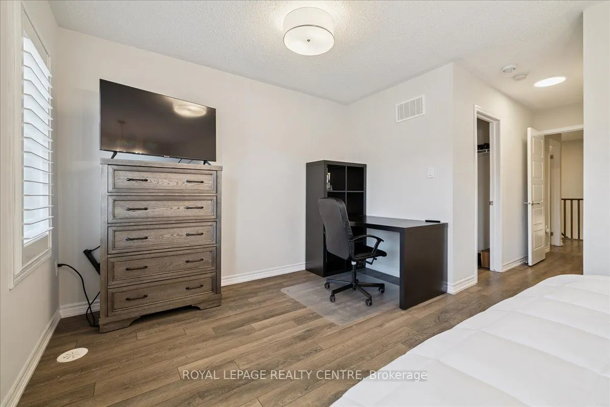 3087 Mistletoe Gardens