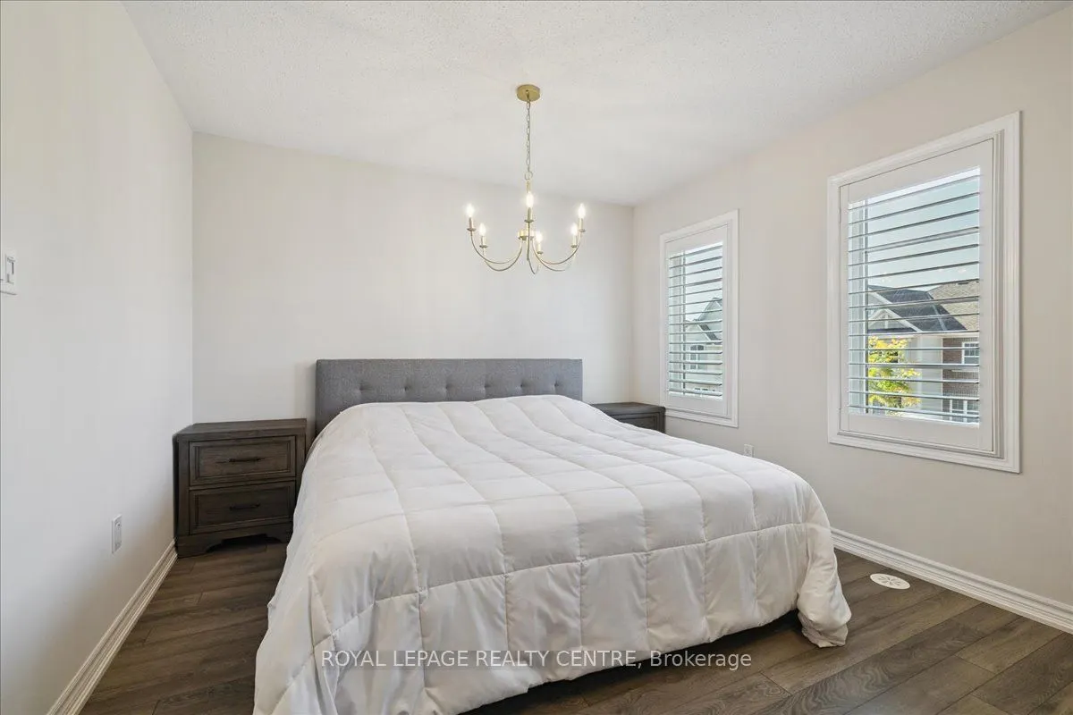 3087 Mistletoe Gardens