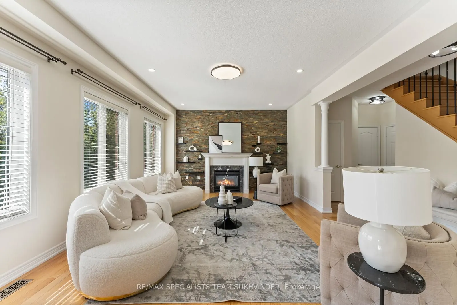 42 Arrowpoint Drive