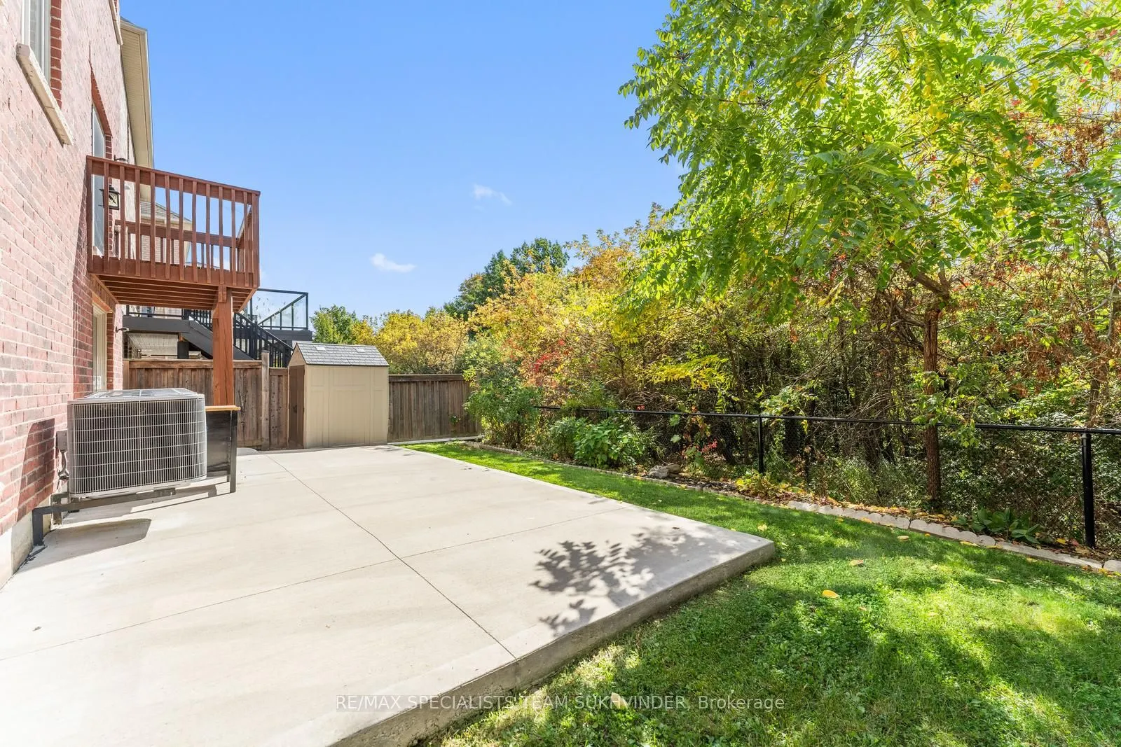 42 Arrowpoint Drive