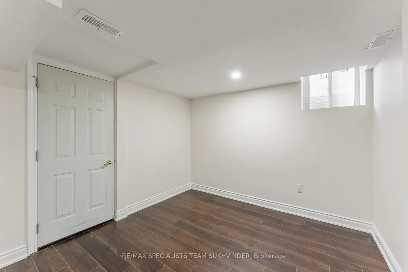 42 Arrowpoint Drive