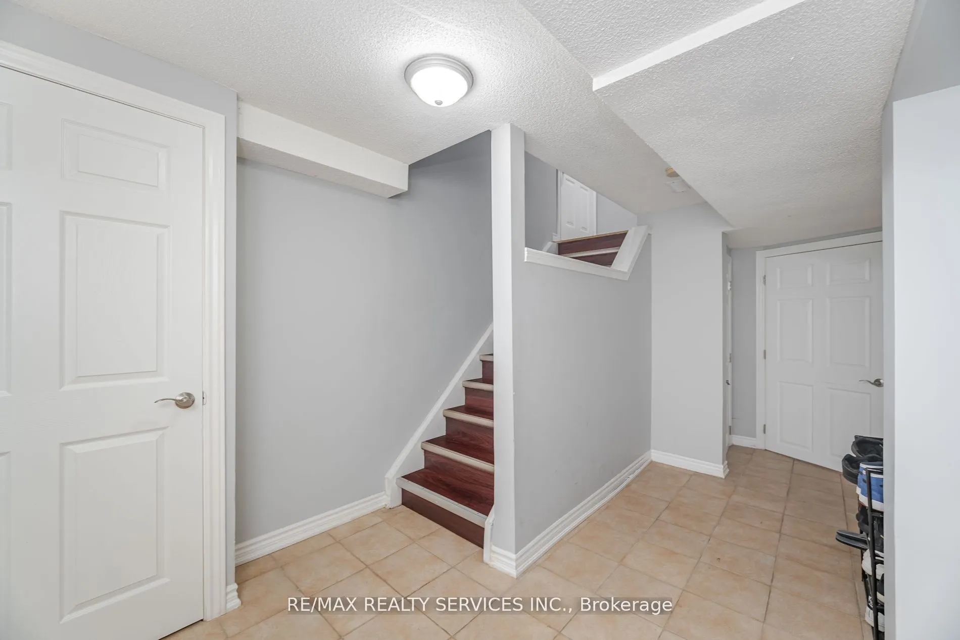 27 Hardgate Crescent
