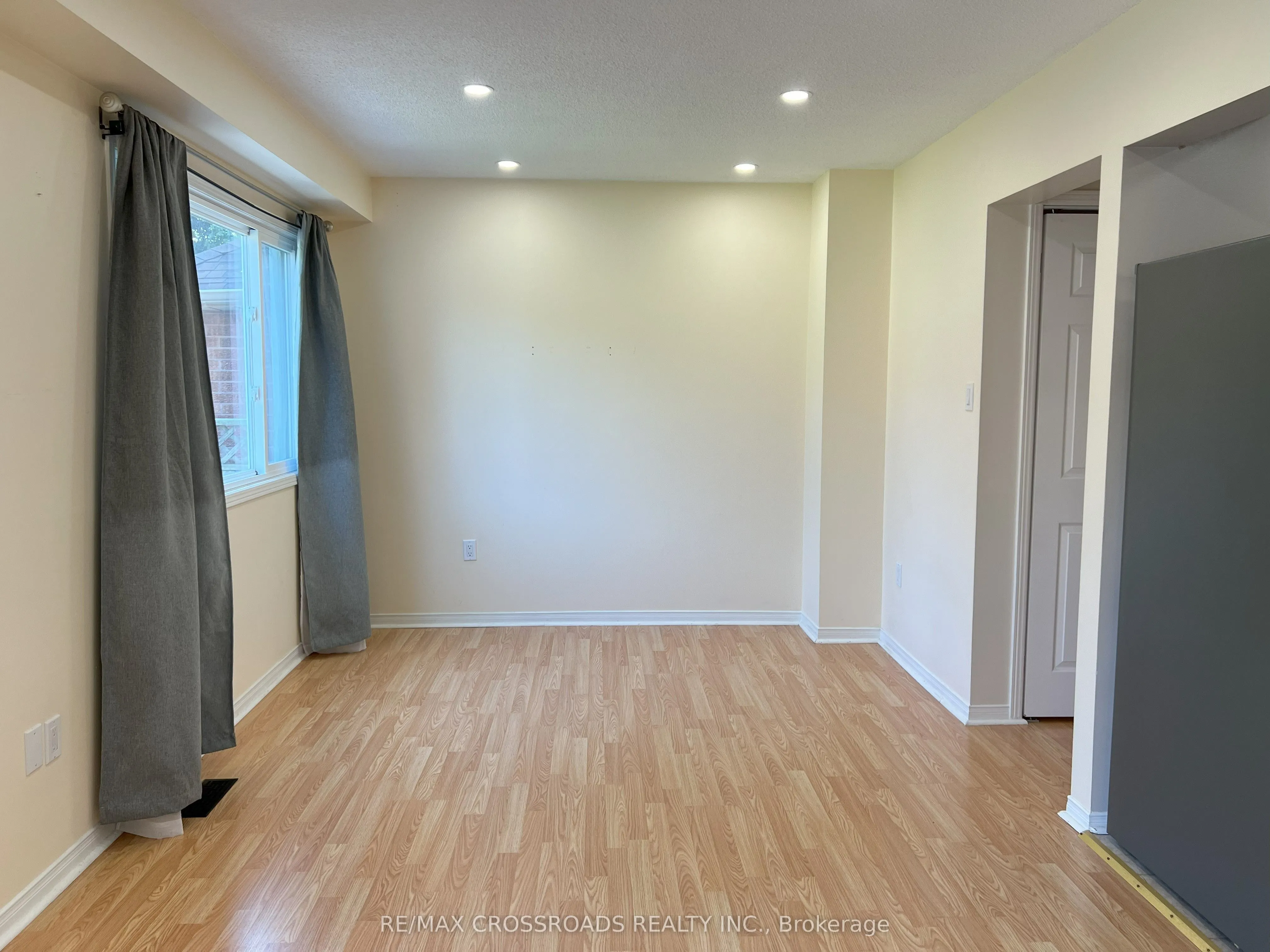 51 HOOD Crescent