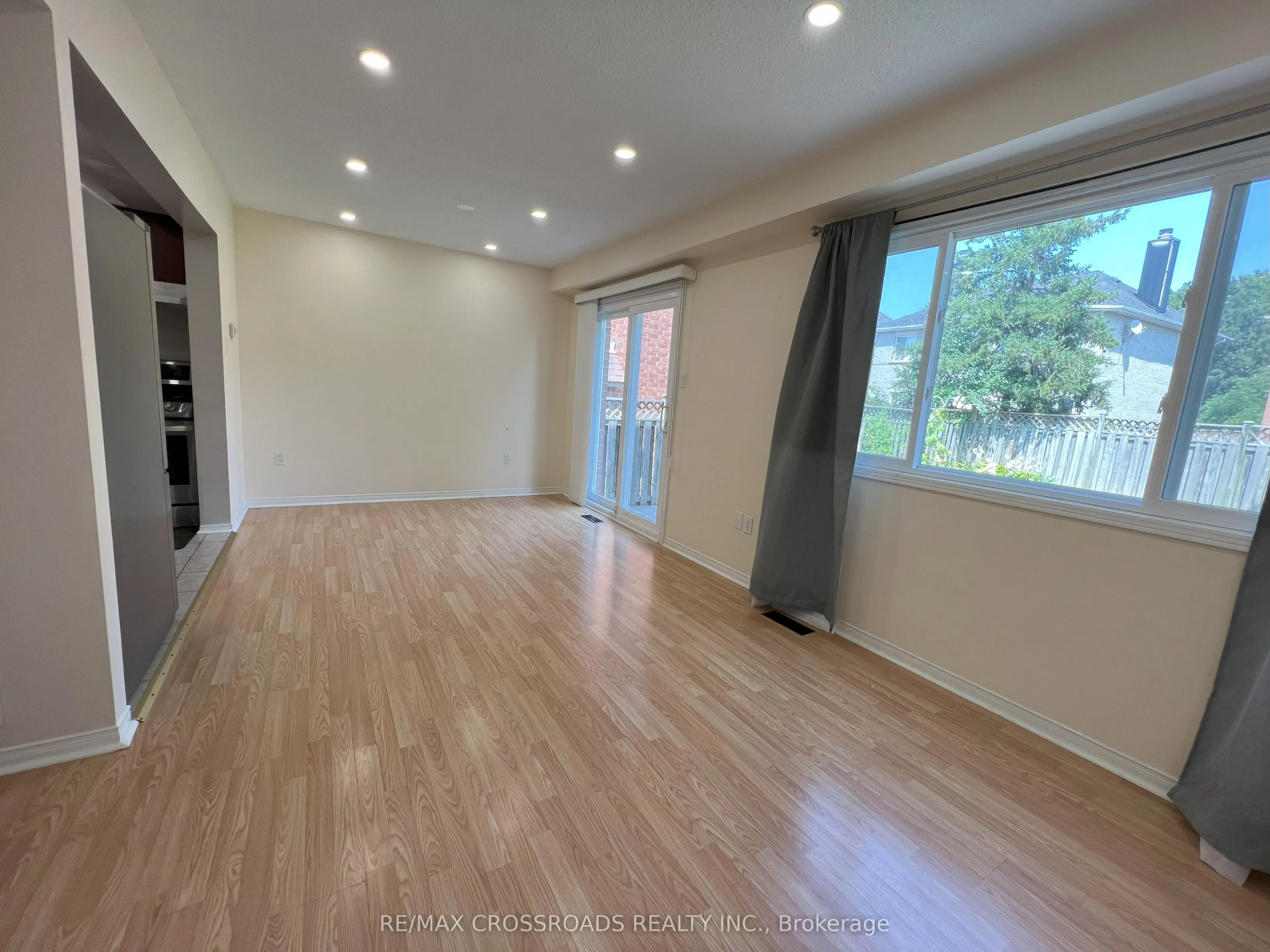 51 HOOD Crescent