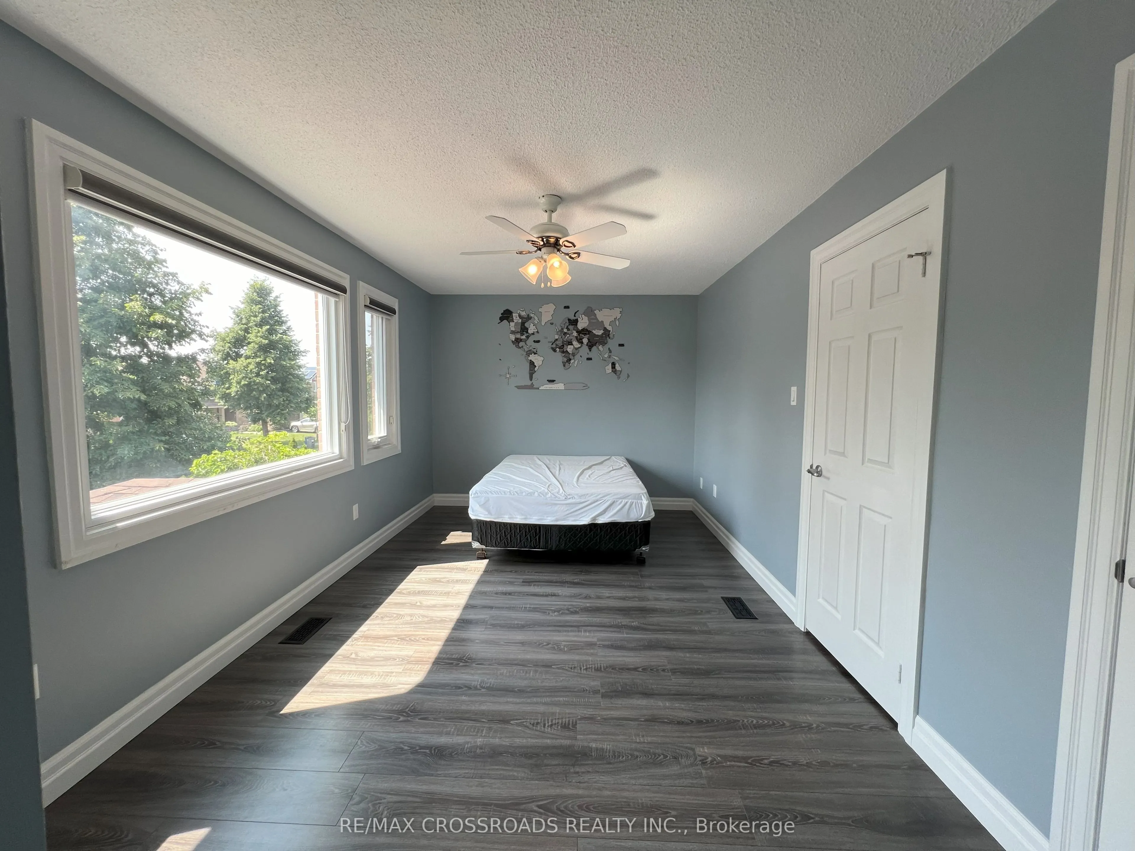 51 HOOD Crescent